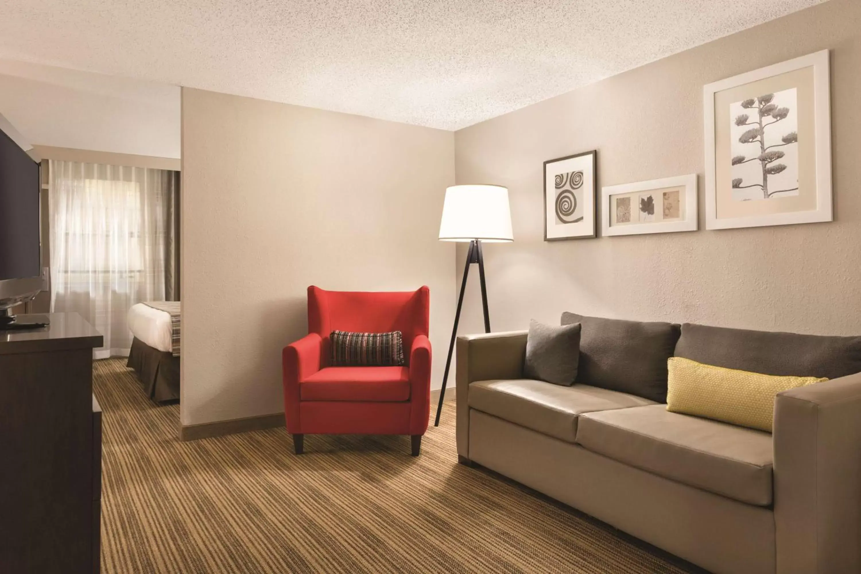 Photo of the whole room, Seating Area in Country Inn & Suites by Radisson, Fergus Falls, MN