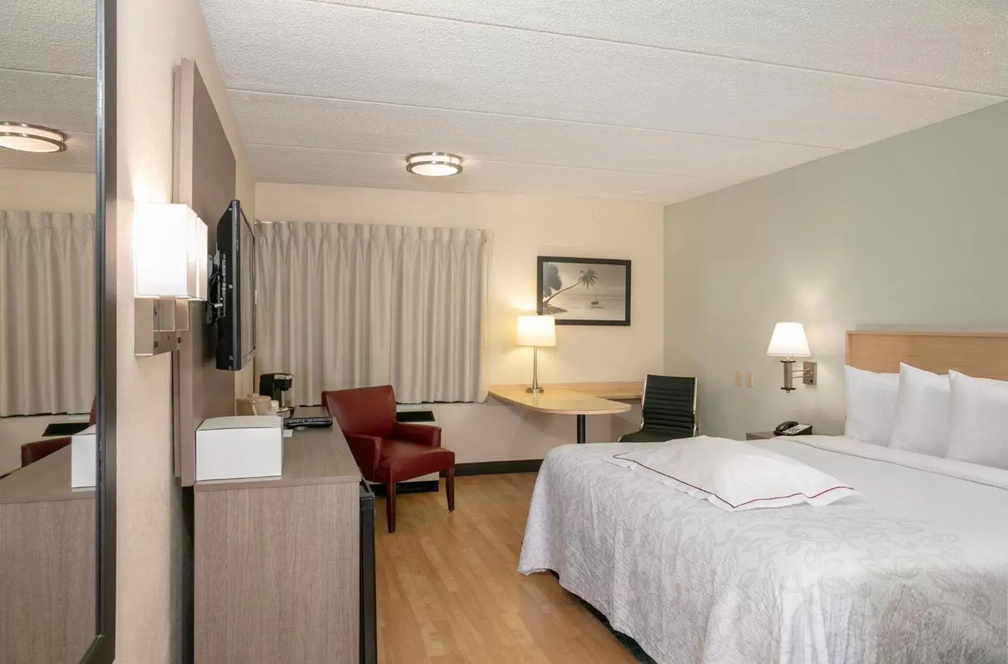 Premium King Room Smoke Free (Upgraded Bedding and Snack Box) in Red Roof PLUS Miami Airport