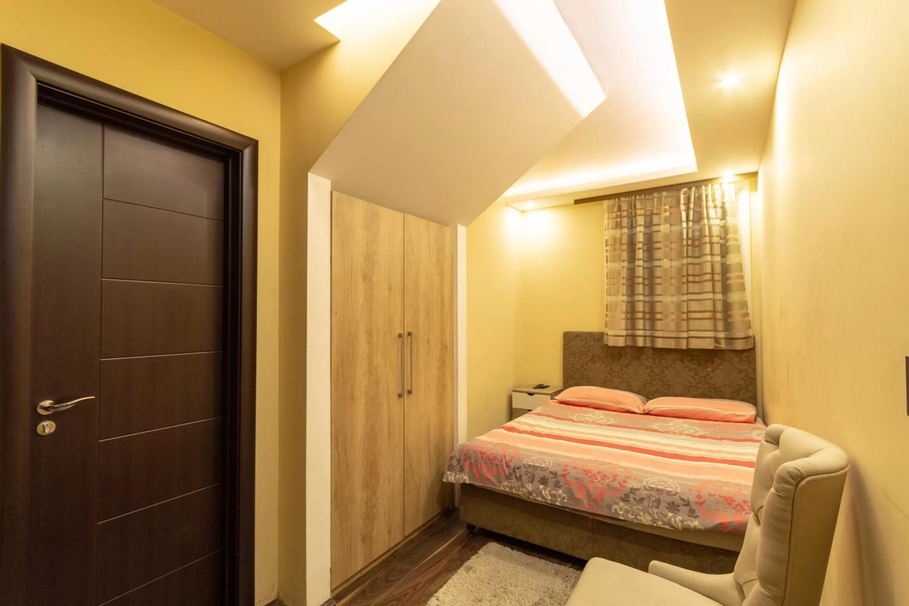 Bed in Madison - Square Sava