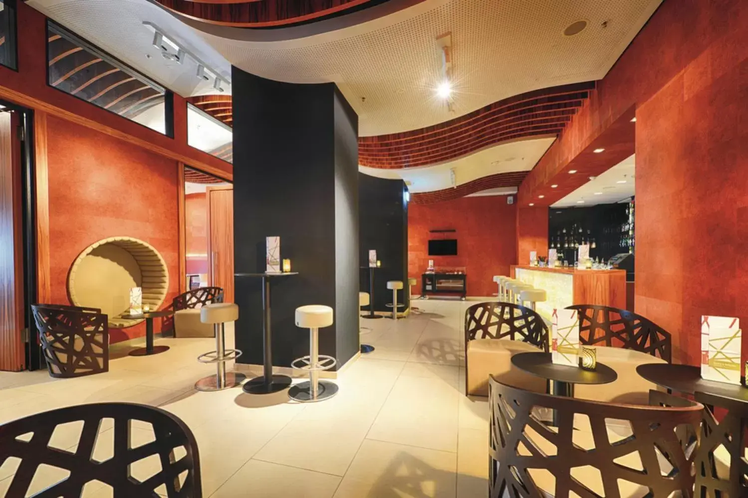 Lounge or bar, Restaurant/Places to Eat in Riu Plaza Berlin