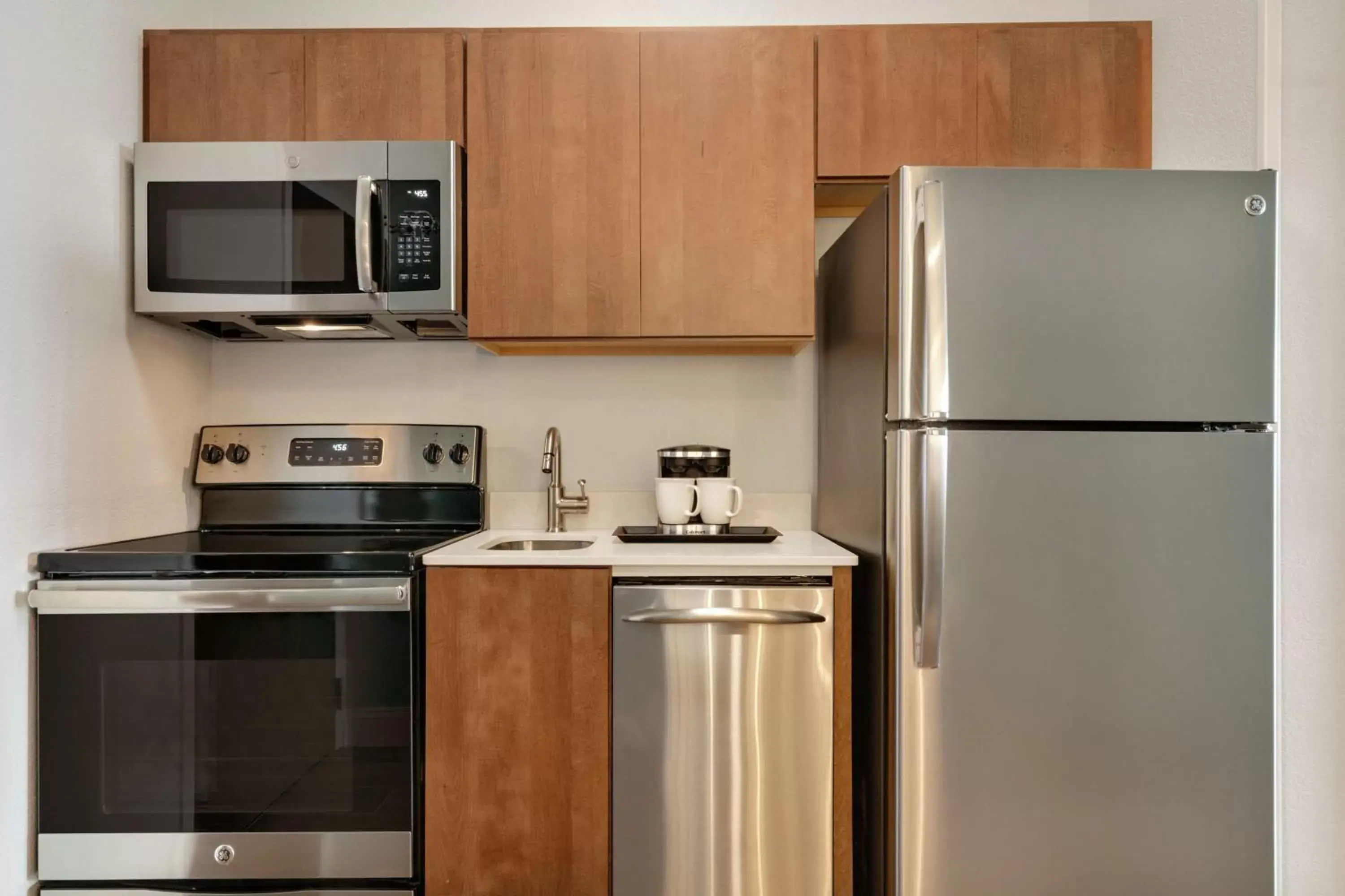 Kitchen or kitchenette, Kitchen/Kitchenette in DoubleTree by Hilton Ocean City Oceanfront