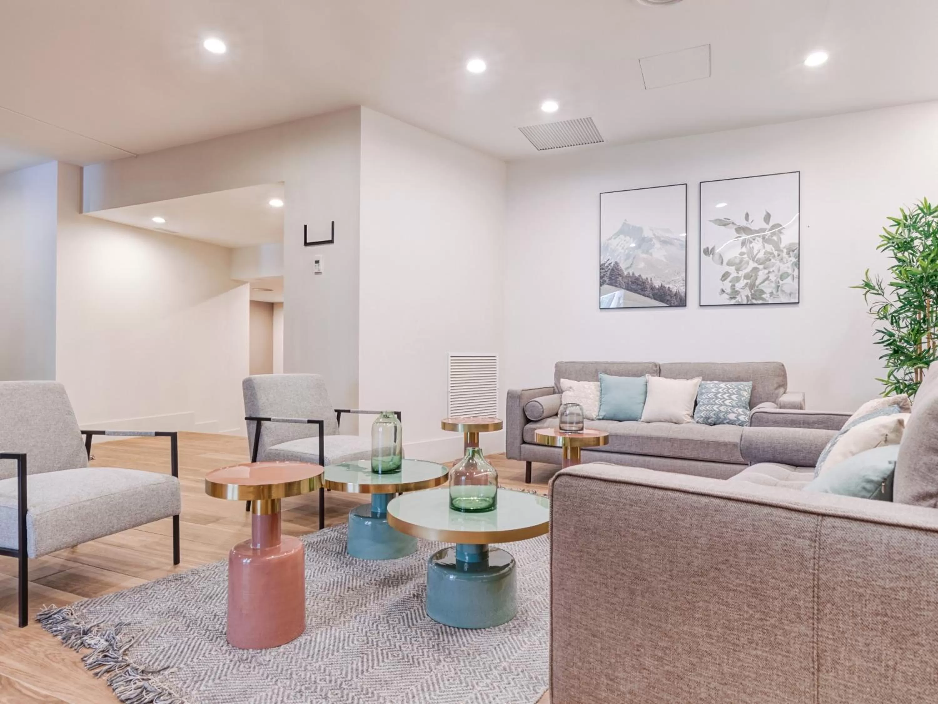 Communal lounge/ TV room, Bed in Limehome Barcelona Carrer de Fontcoberta - Digital Access