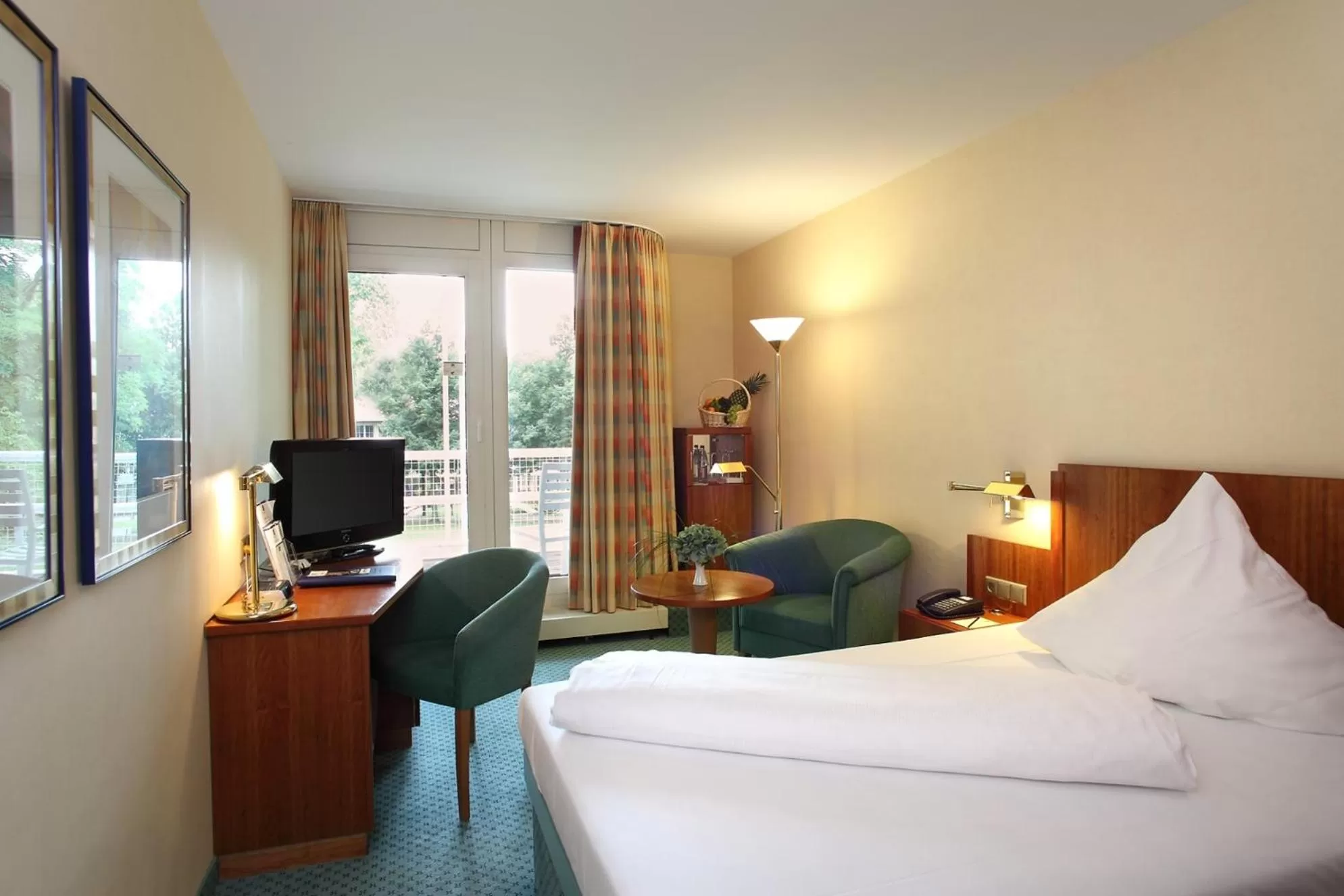 Photo of the whole room, Bed in Best Western Premier Parkhotel Bad Mergentheim