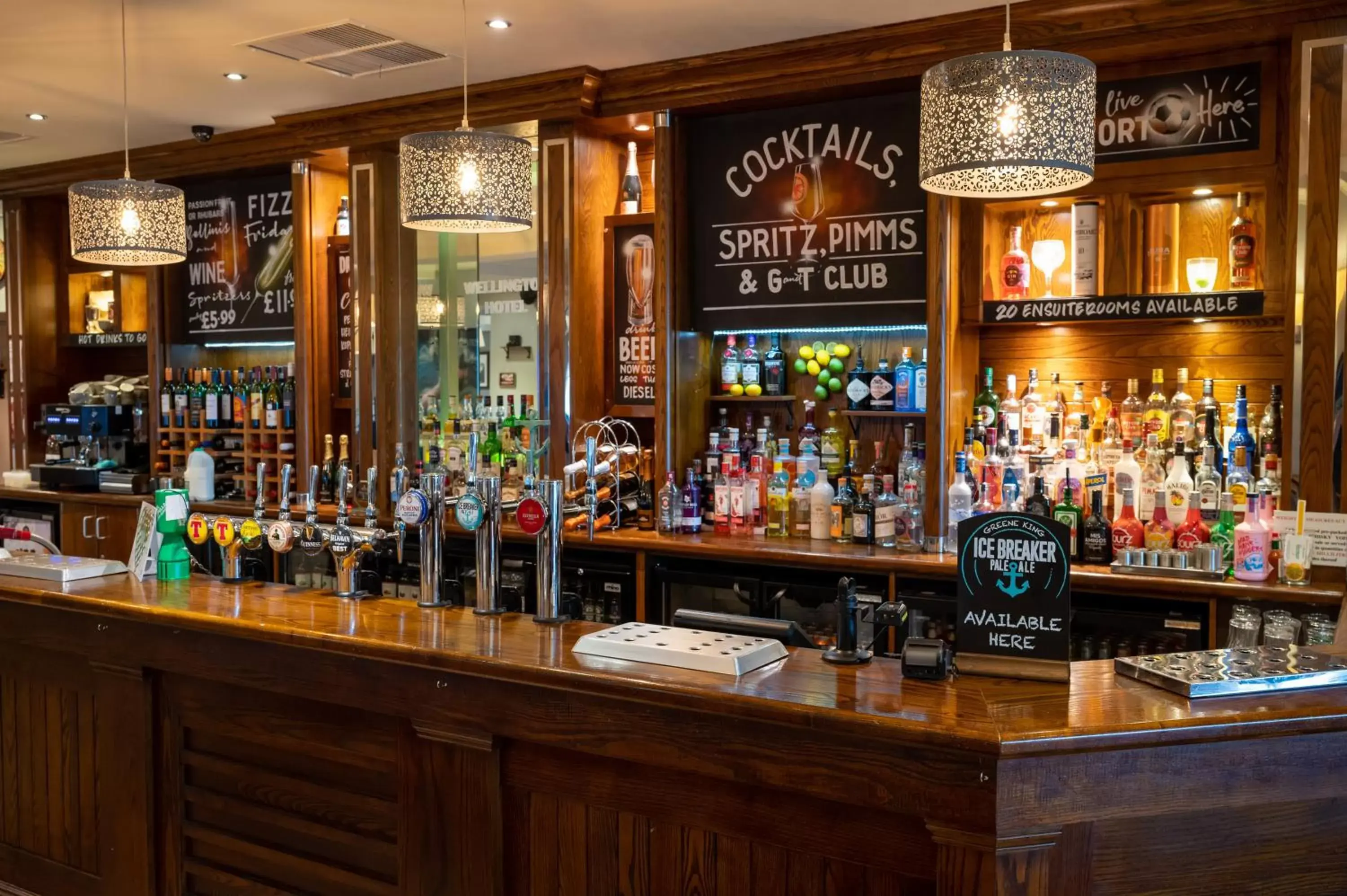 Lounge or bar in Wellington Hotel by Greene King Inns