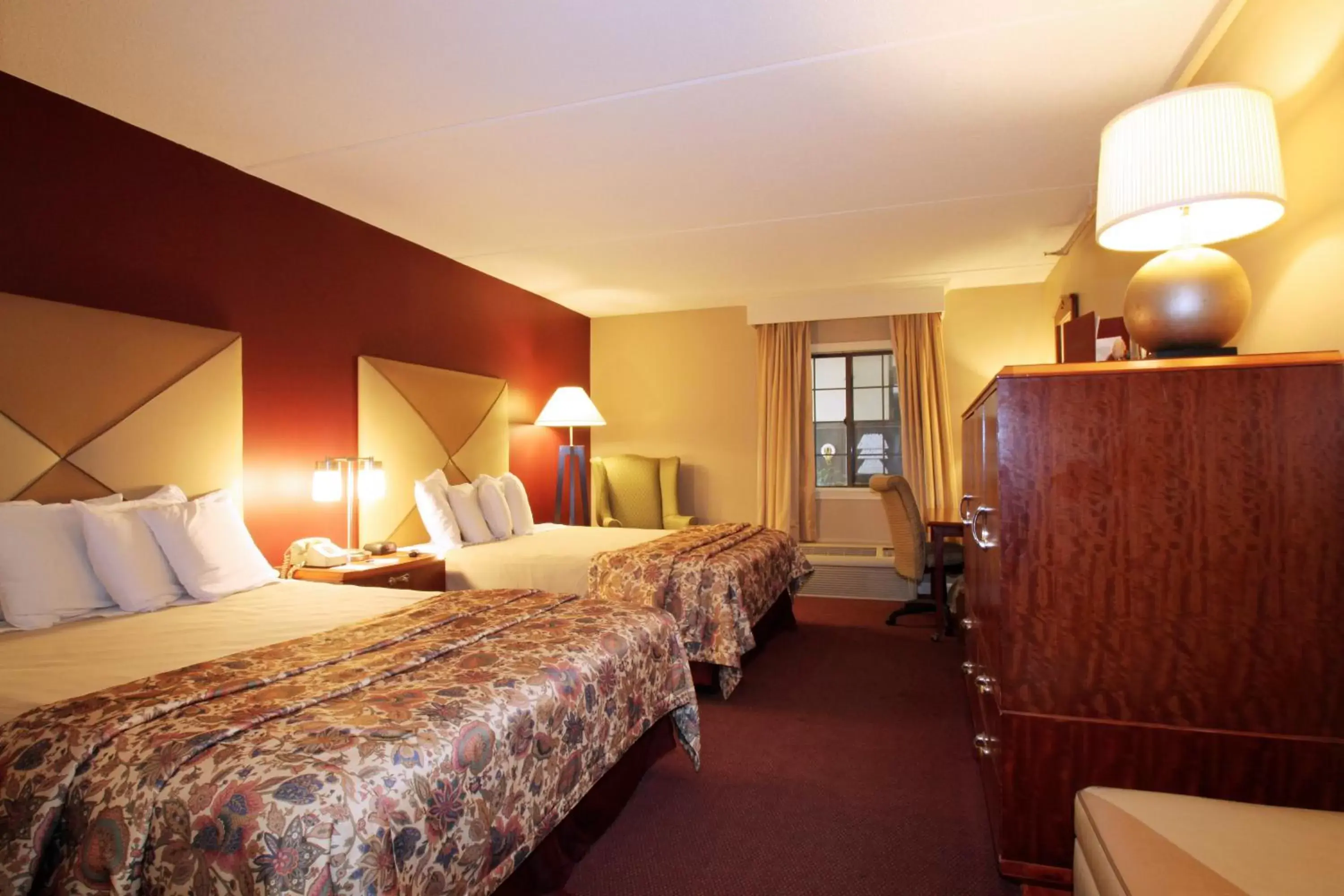 Bed in Fireside Inn & Suites West Lebanon