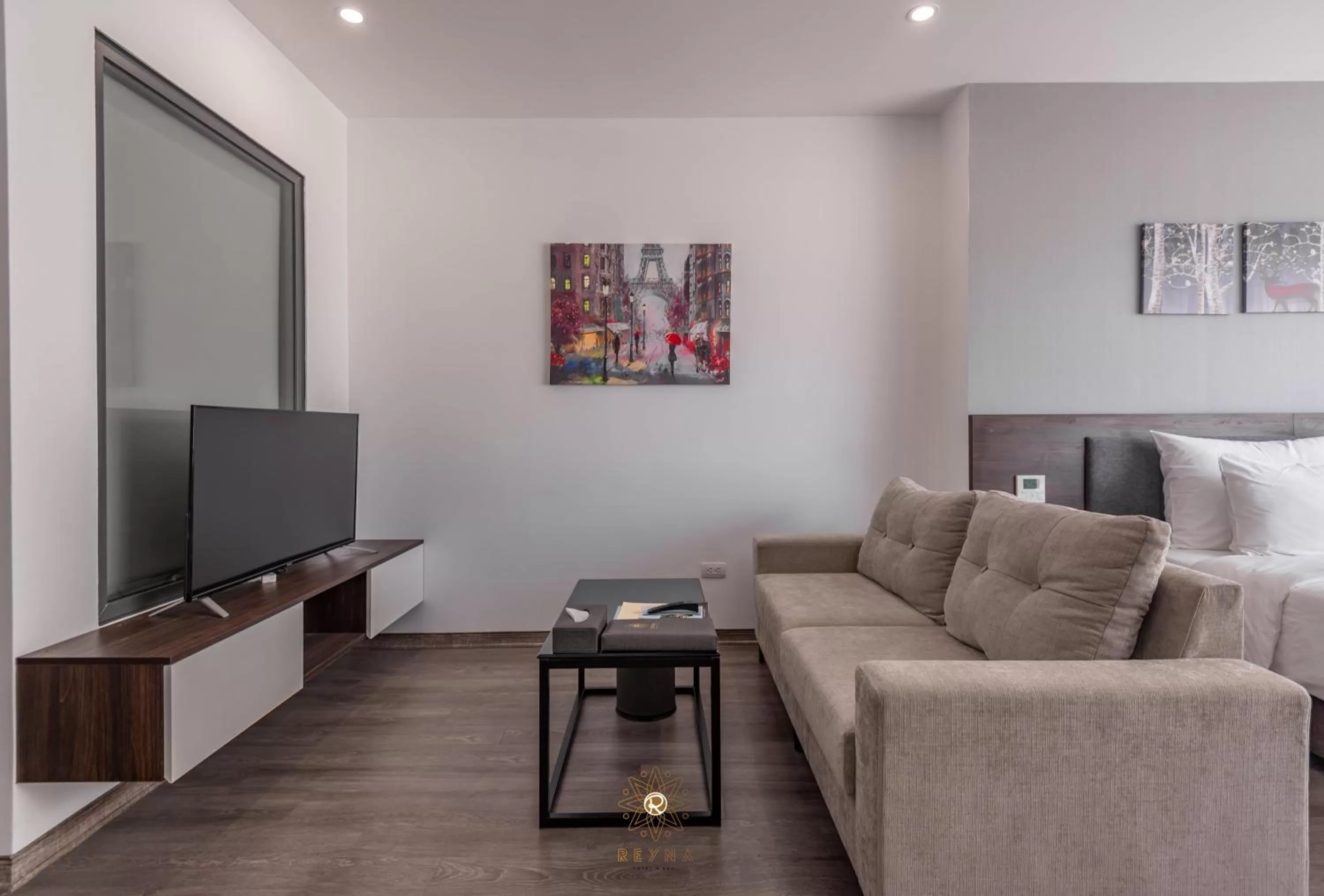 Living room in Reyna Hotel Hanoi & Spa