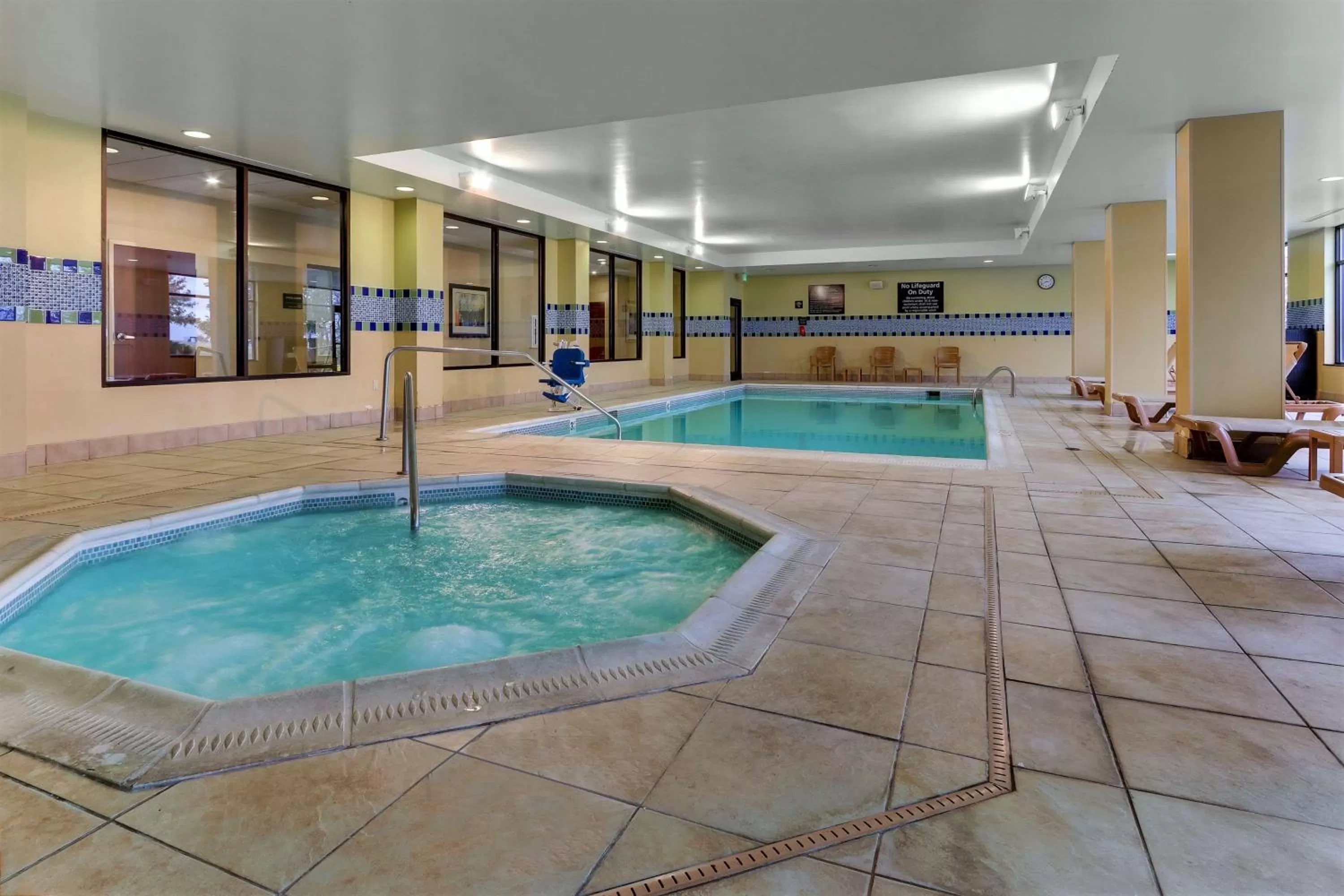 Pool view in Hampton Inn & Suites Indianapolis-Airport