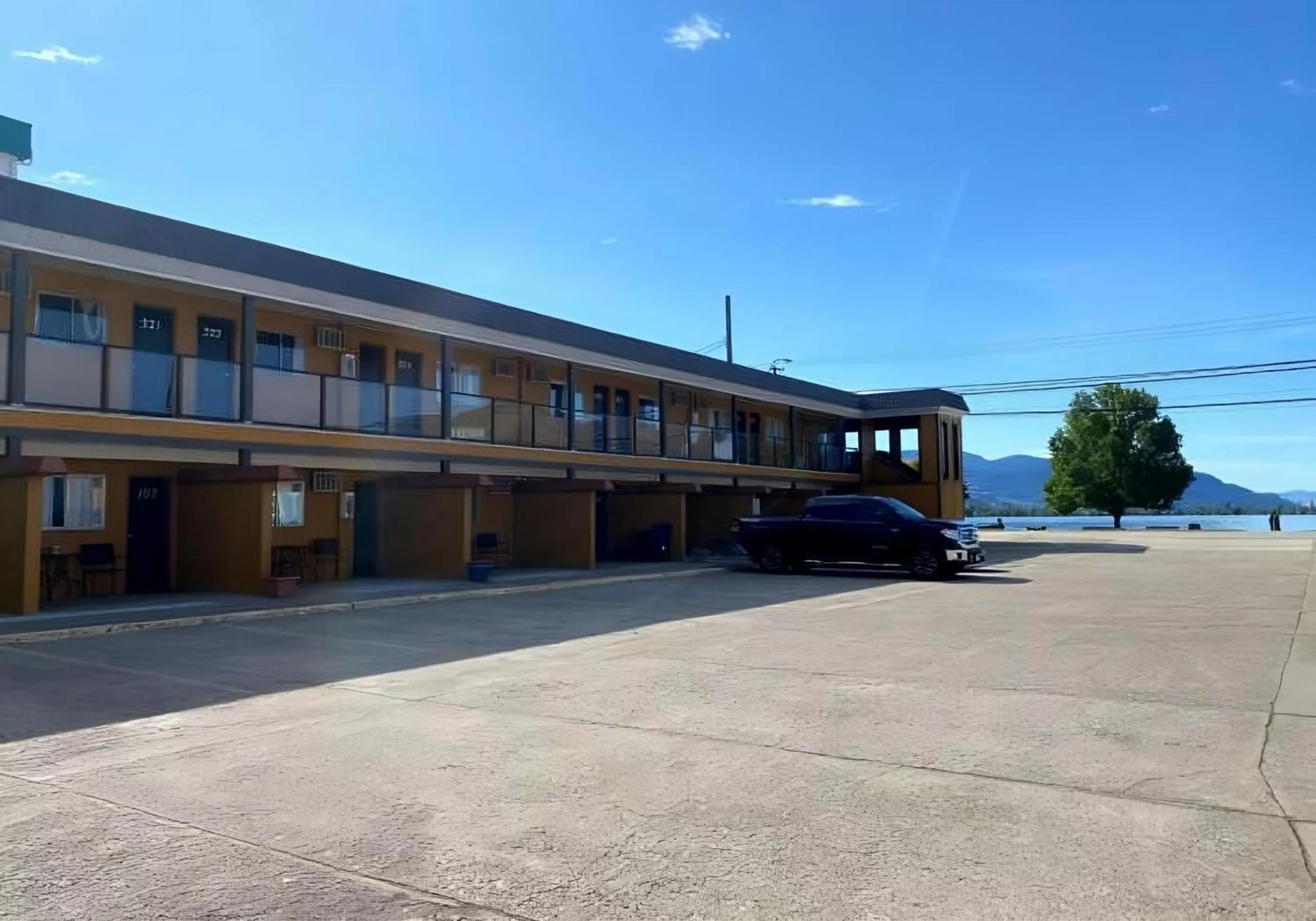 Parking in Richter Pass Beach Resort