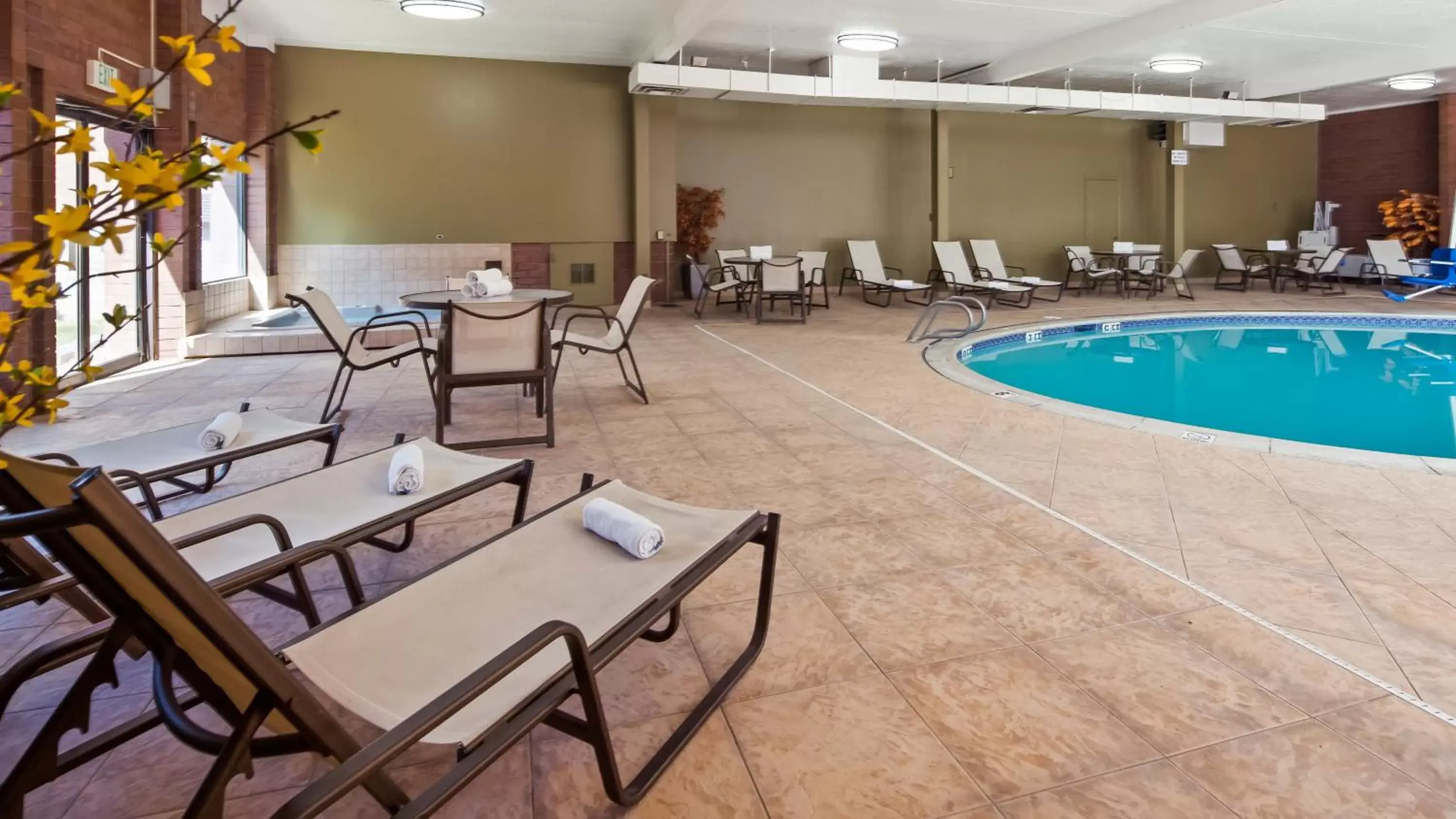 , Swimming Pool in Best Western Pocatello Inn