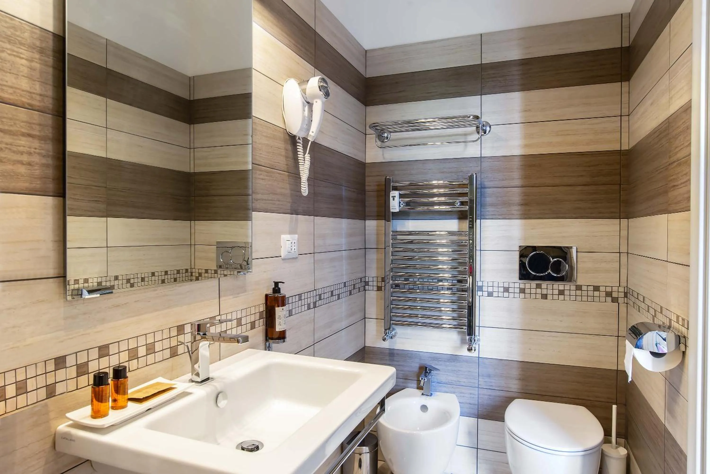 Toilet in Rome Central Rooms