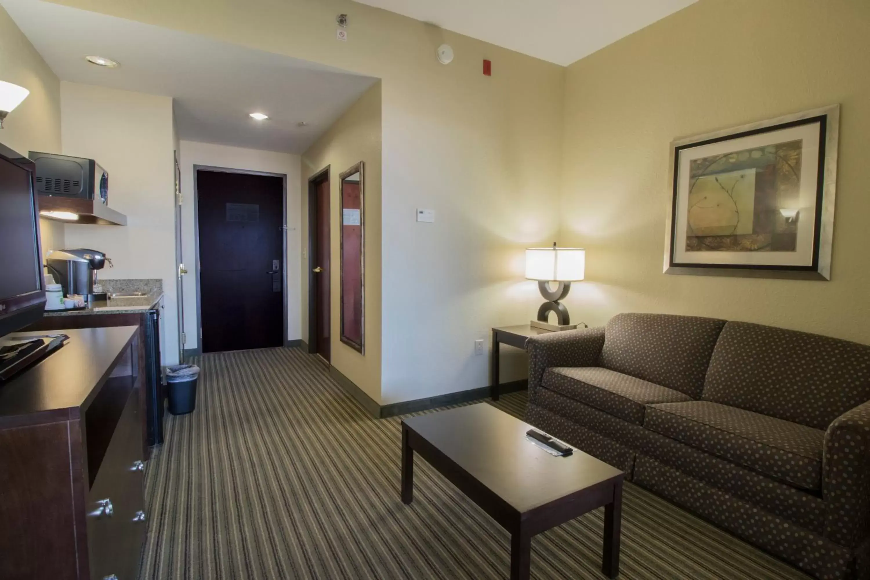 Photo of the whole room, Seating Area in Holiday Inn Pearl - Jackson Area, an IHG Hotel