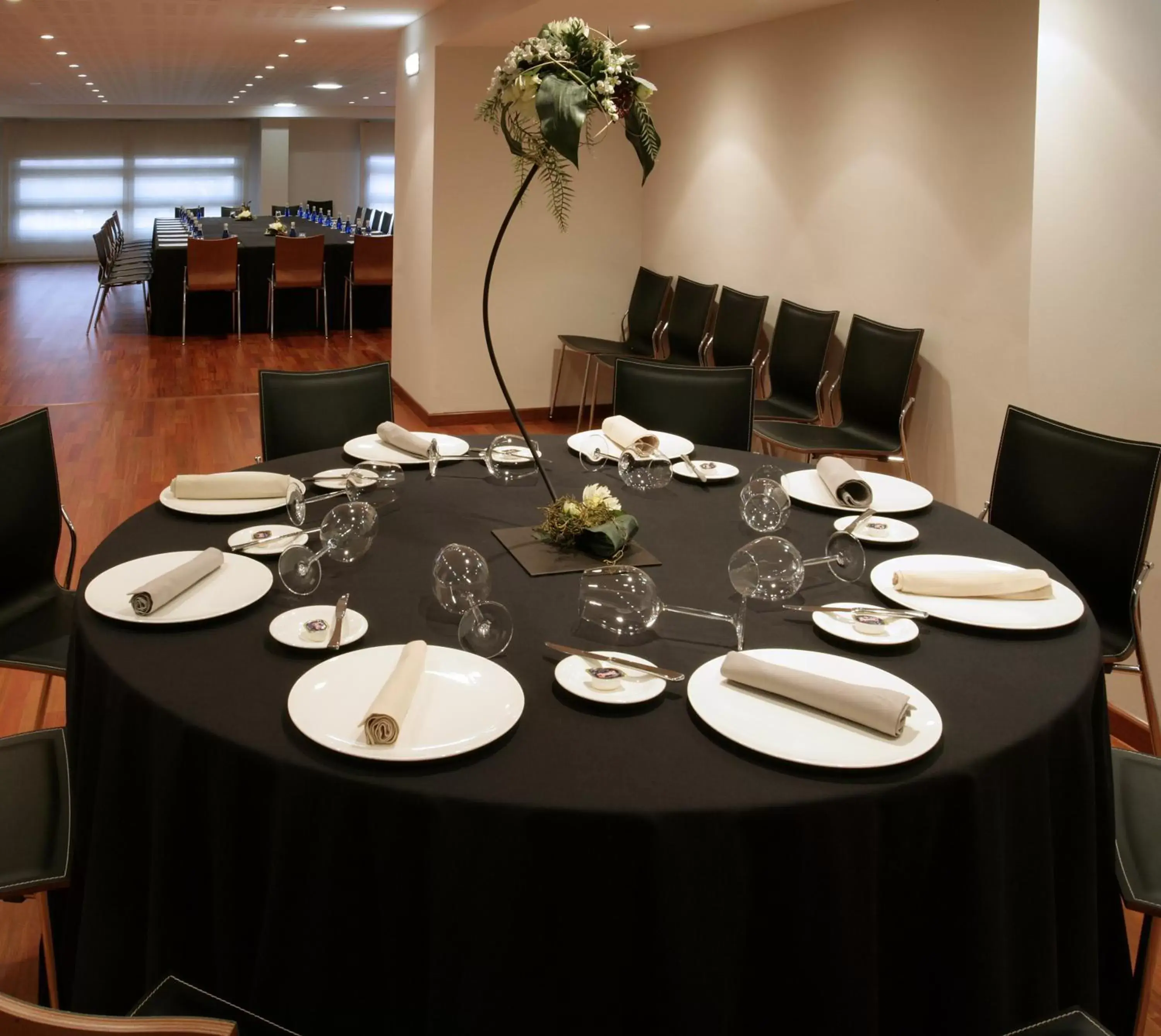 Business facilities, Restaurant/Places to Eat in Hotel Europa