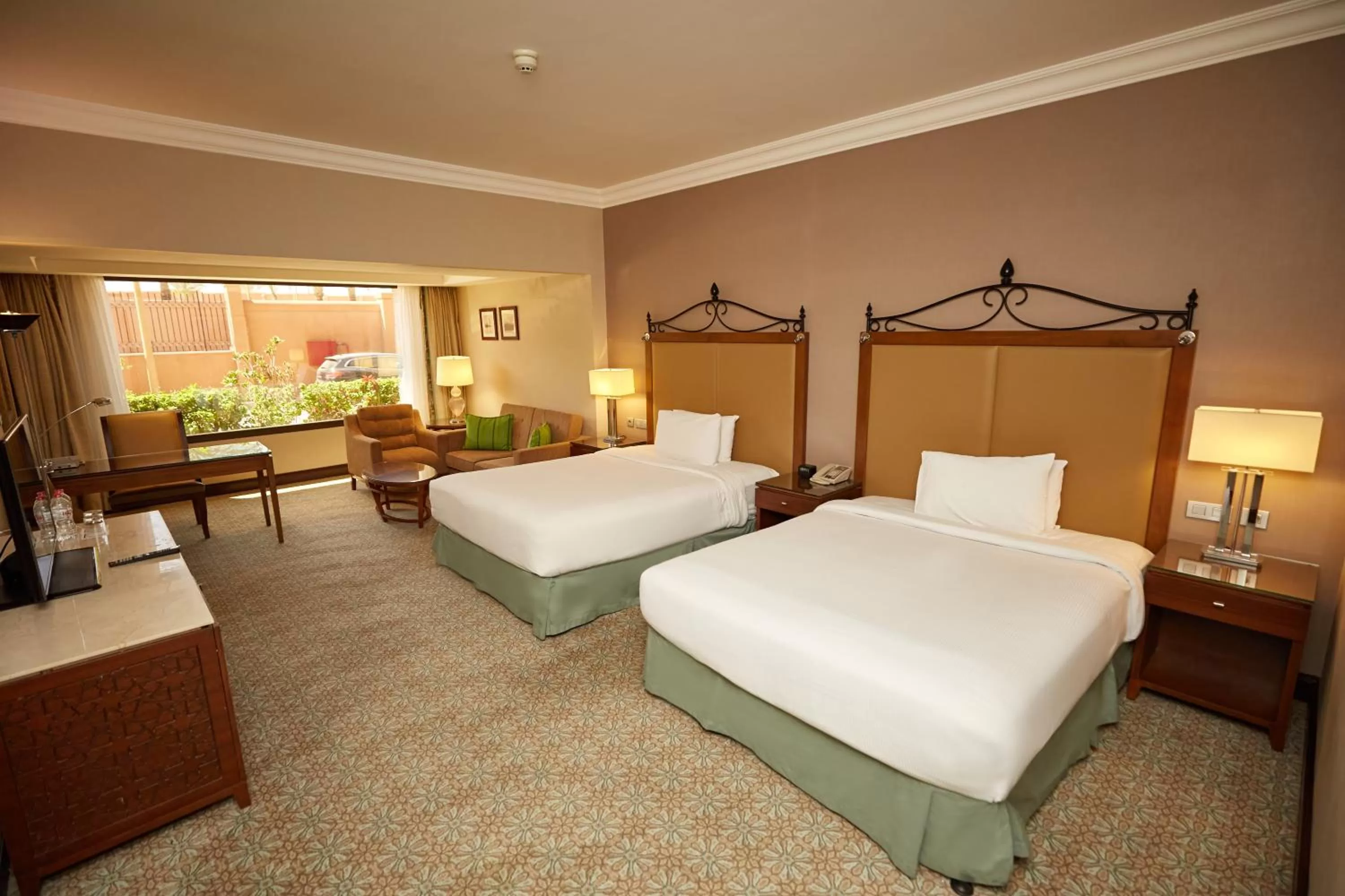 Family, Bed in Hilton Alexandria King's Ranch Hotel