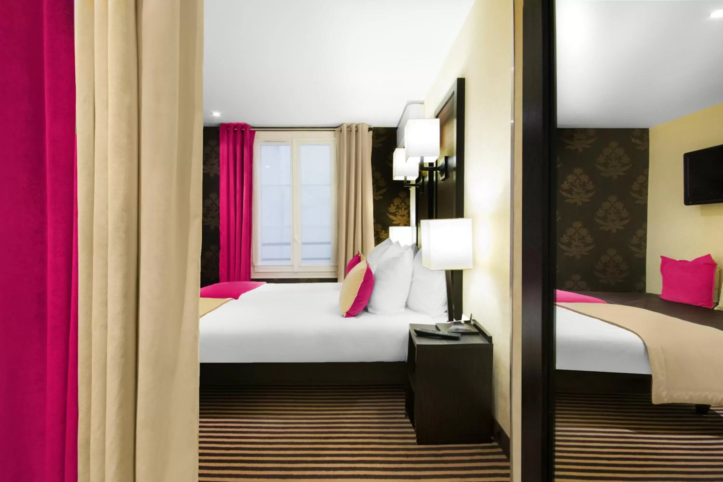 Bedroom, Bed in Hotel Pax Opera