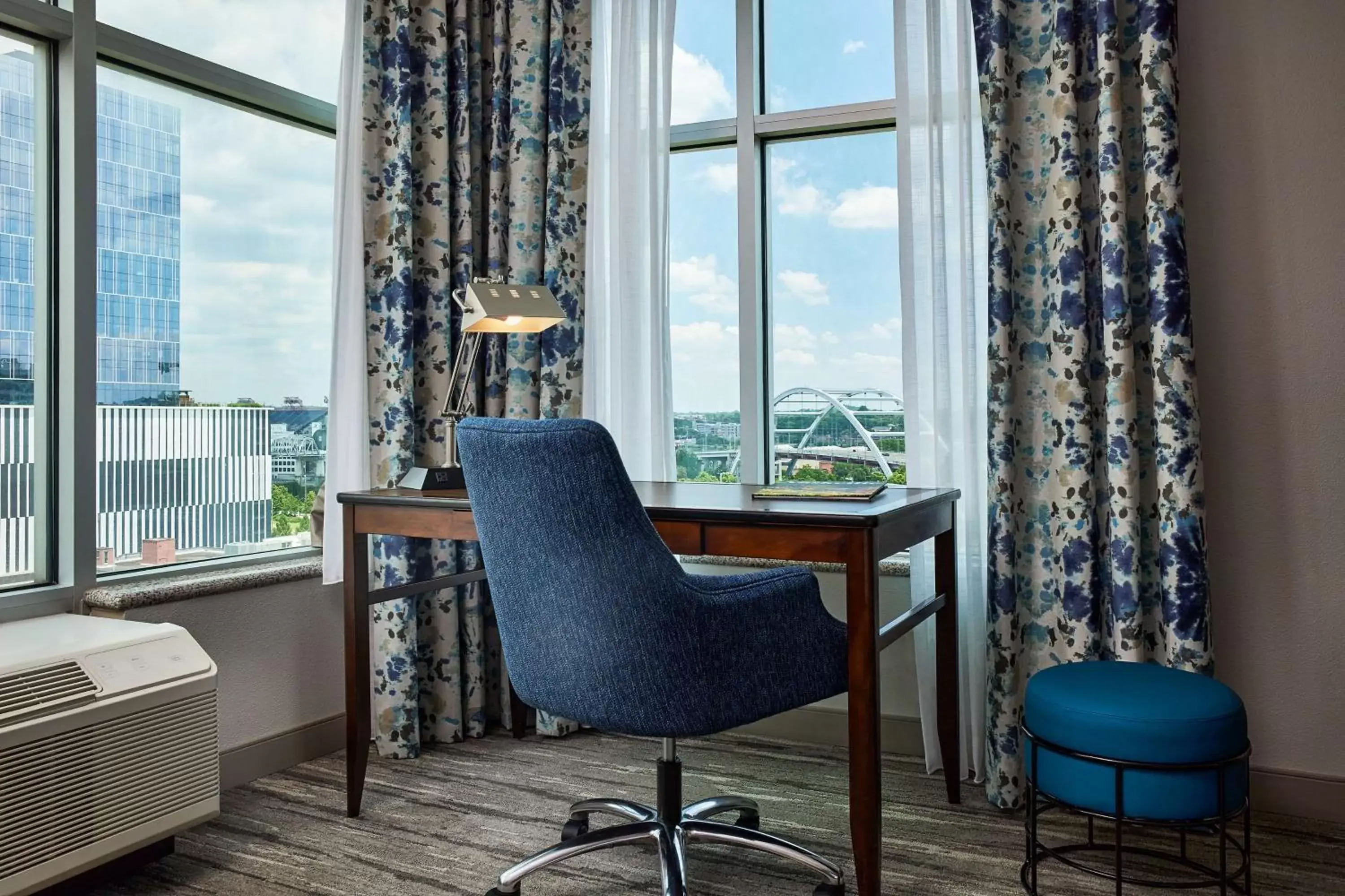 Bedroom, Seating Area in Hilton Garden Inn Nashville Downtown/Convention Center