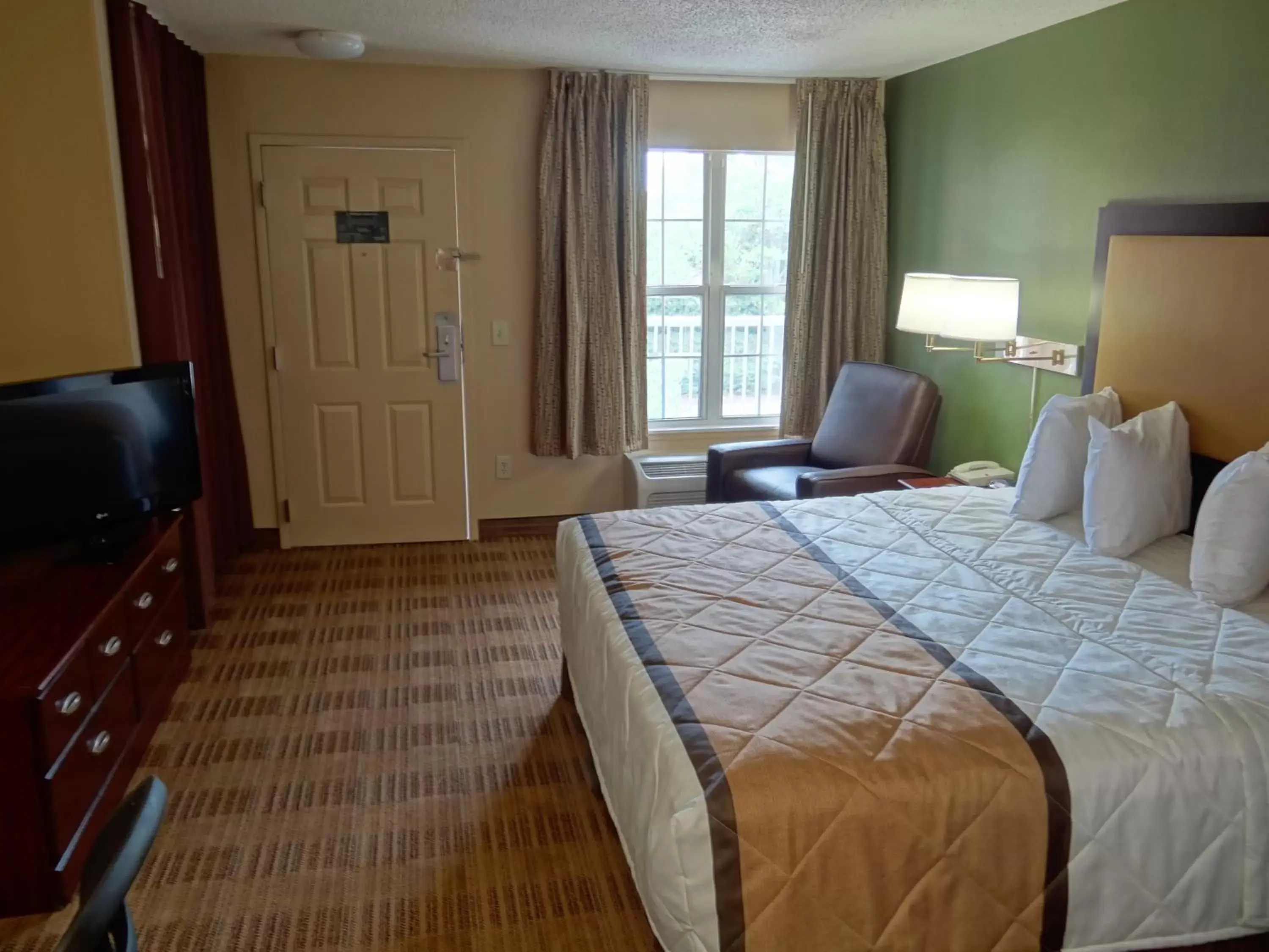 Bed in Extended Stay America Suites - Jackson - North