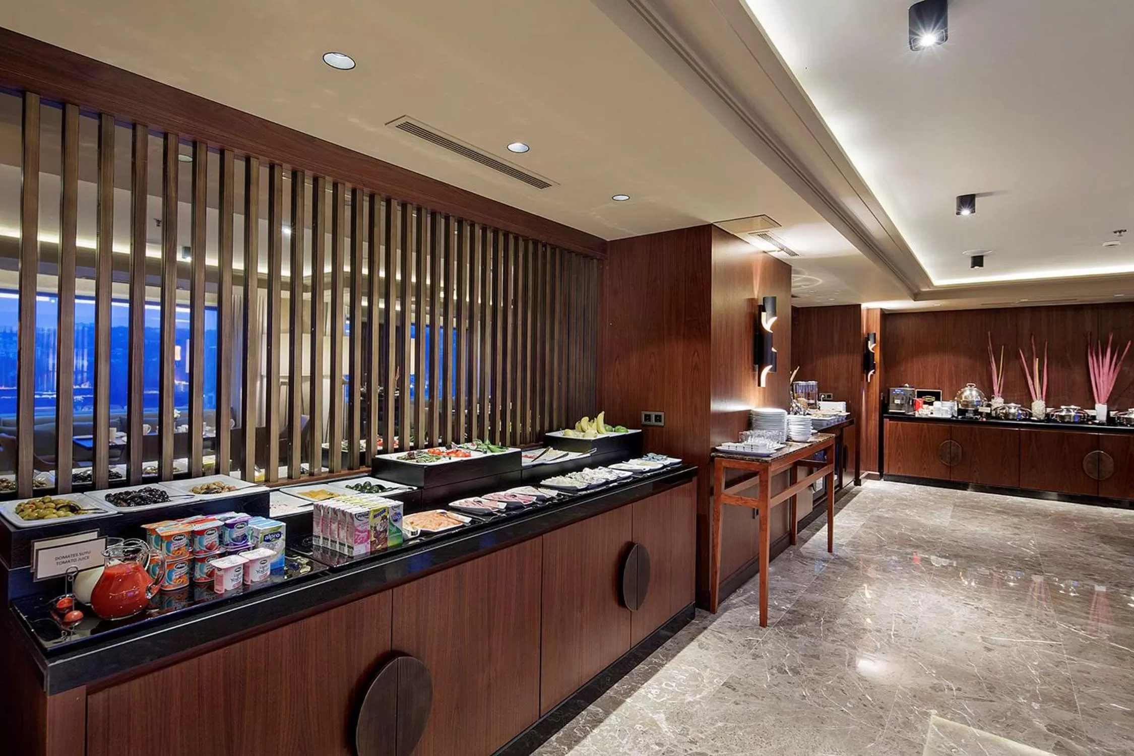 Lounge or bar in Ankara HiltonSA