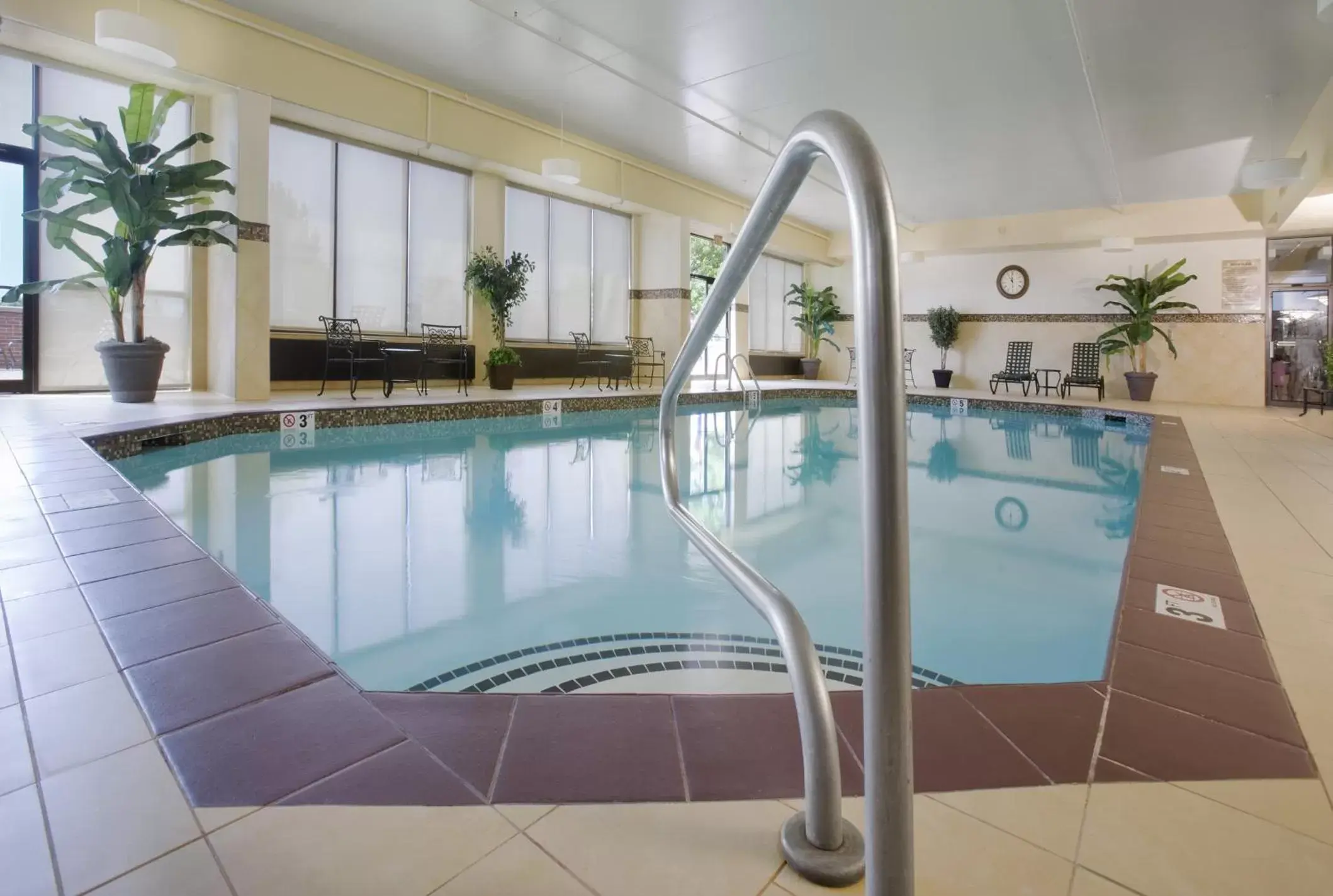 Swimming Pool in Radisson Hotel Cedar Rapids