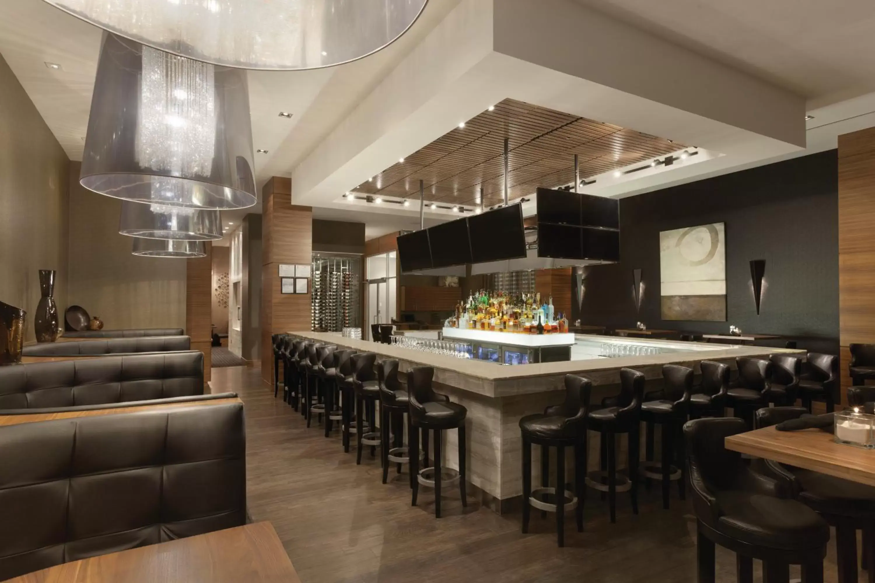Restaurant/places to eat, Lounge/Bar in Radisson Hotel & Conference Center Calgary Airport East