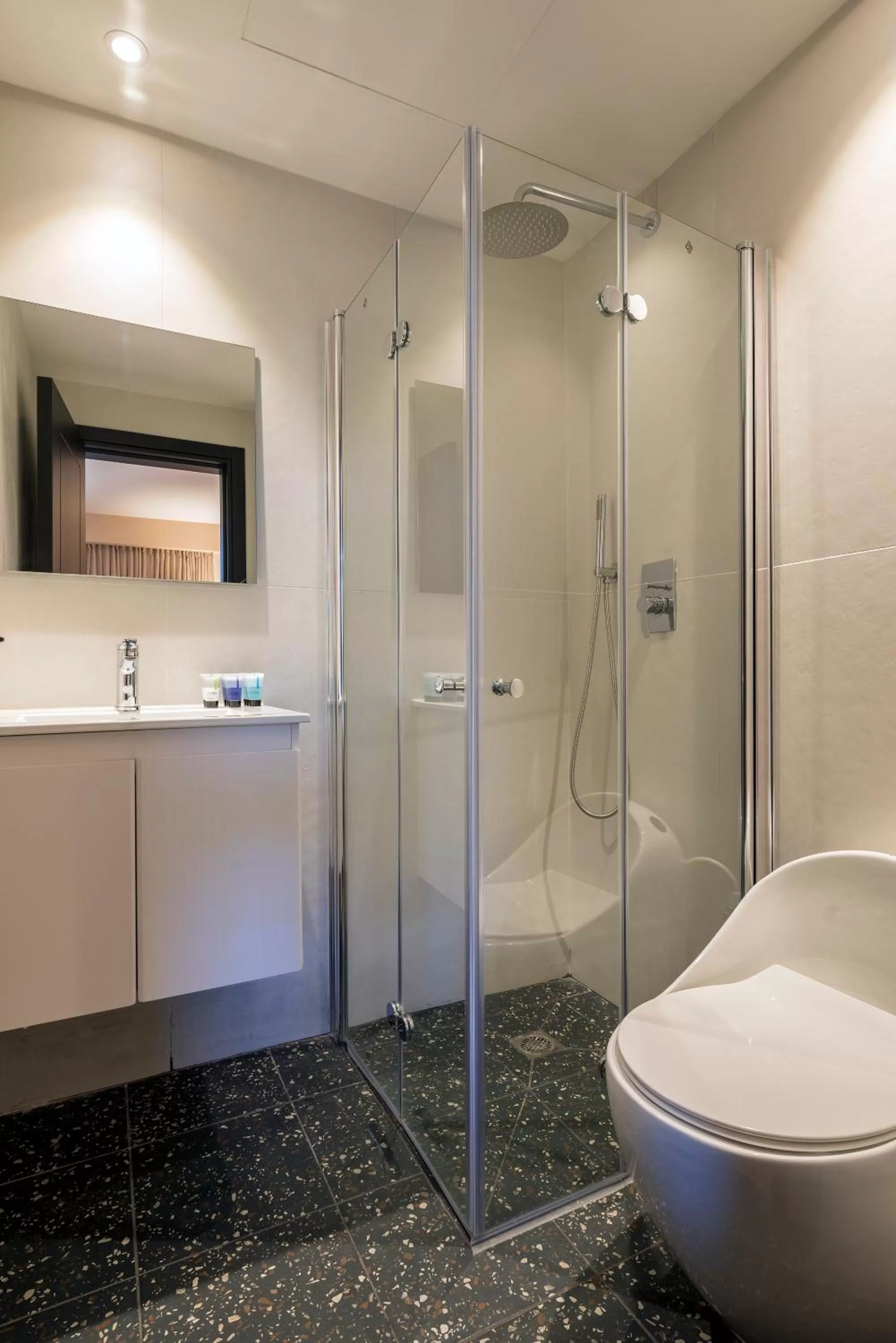 Toilet in Sahara Hotel Eilat