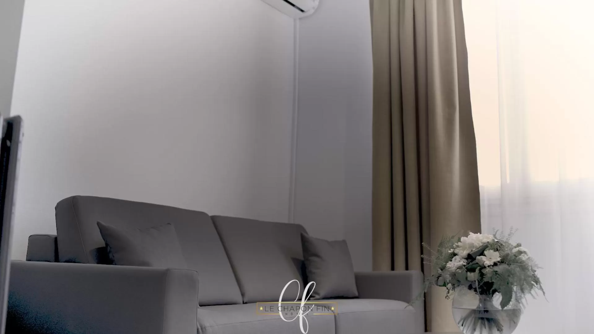 Living room in HÔTEL LE CHAPON FIN