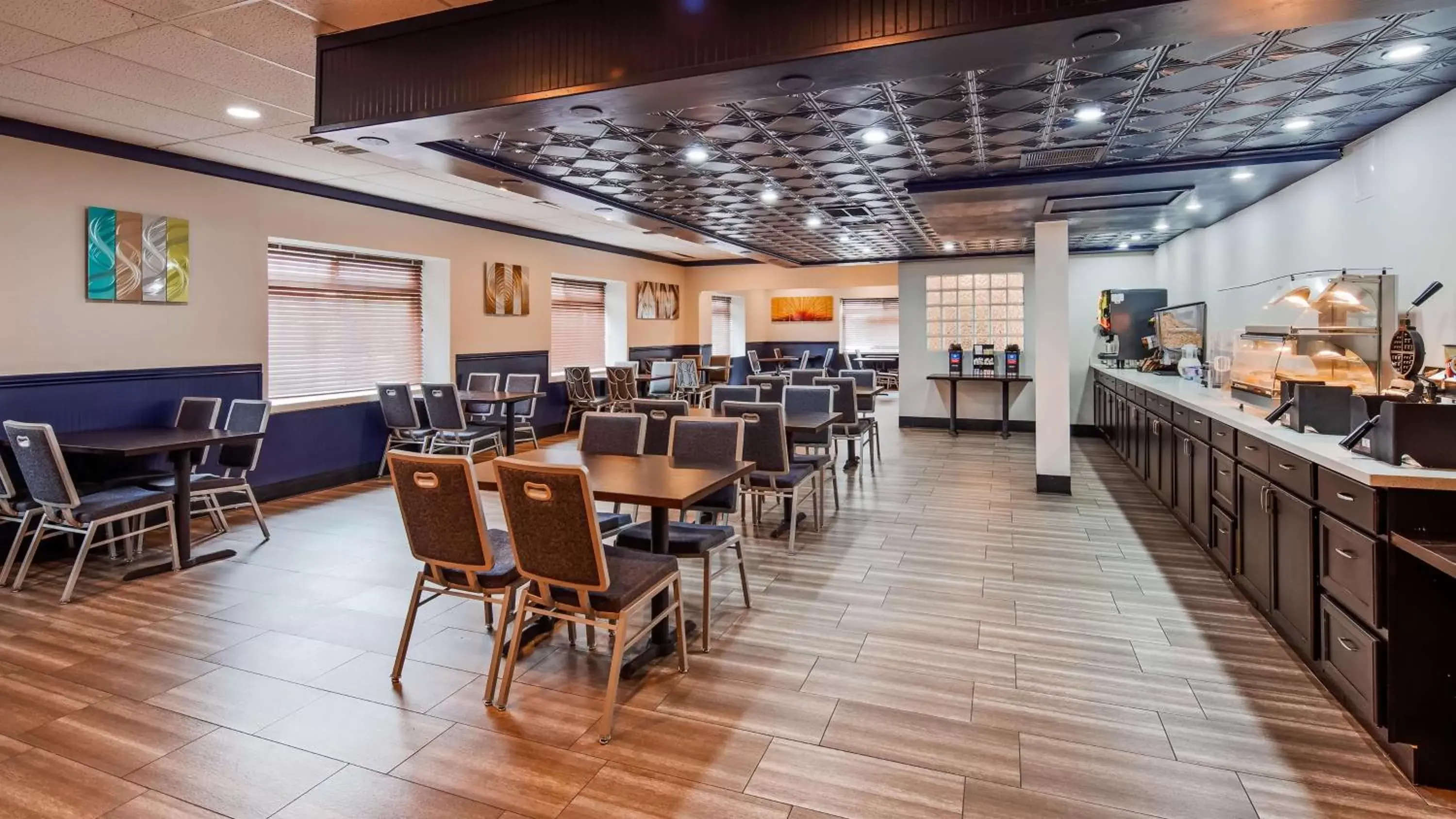 Restaurant/places to eat in SureStay Plus Hotel by Best Western Sacramento Cal Expo Restaurant/places to eat in SureStay Plus Hotel by Best Western Sacramento Cal Expo