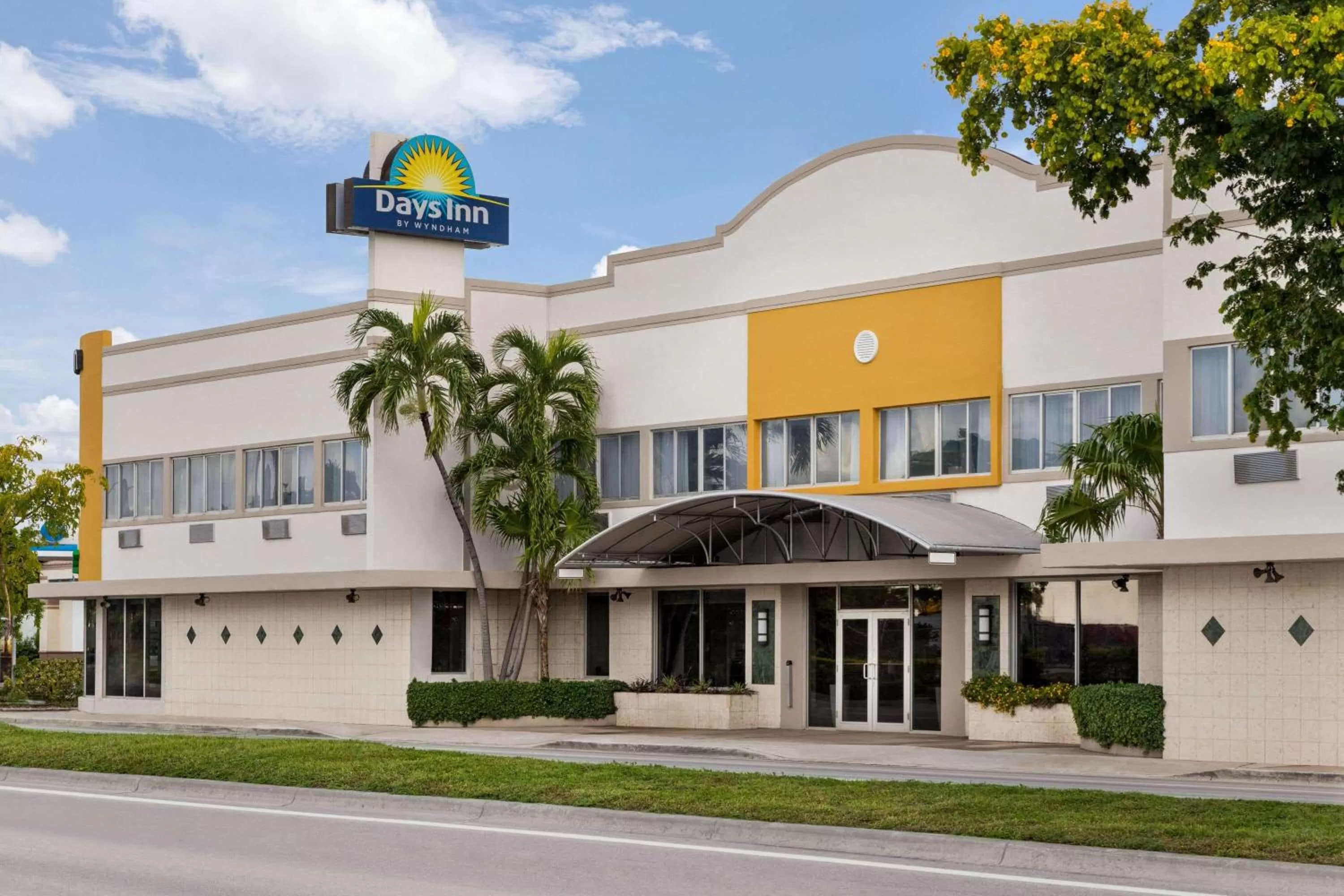 Property building in Days Inn by Wyndham Miami Airport North