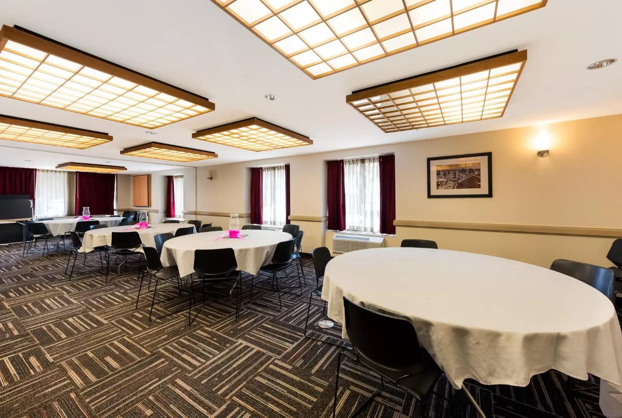 Meeting/conference room, Business Area/Conference Room in Red Roof Inn PLUS+ Columbus Downtown - Convention Center