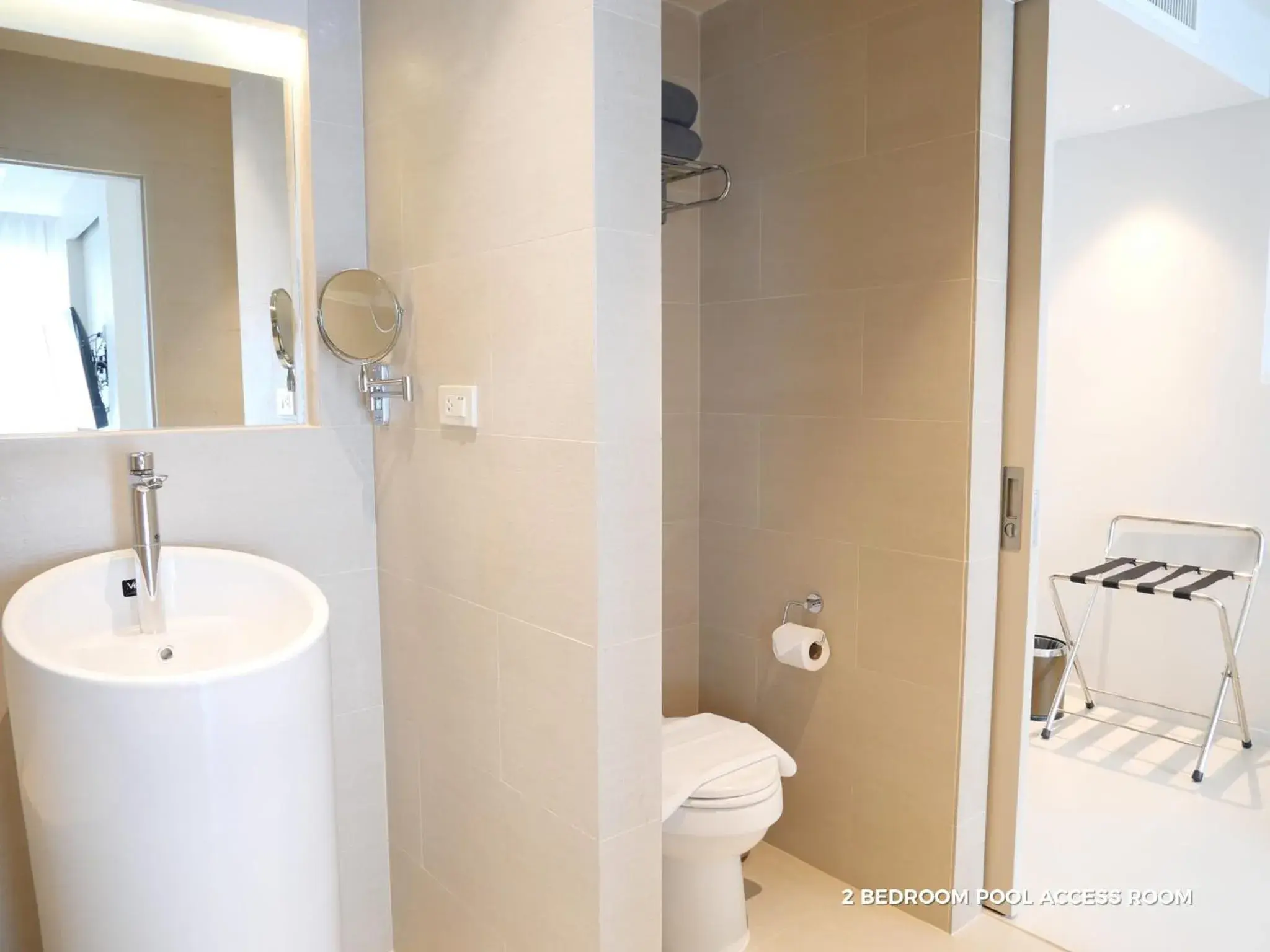 Shower, Bathroom in Prima Hotel Pattaya