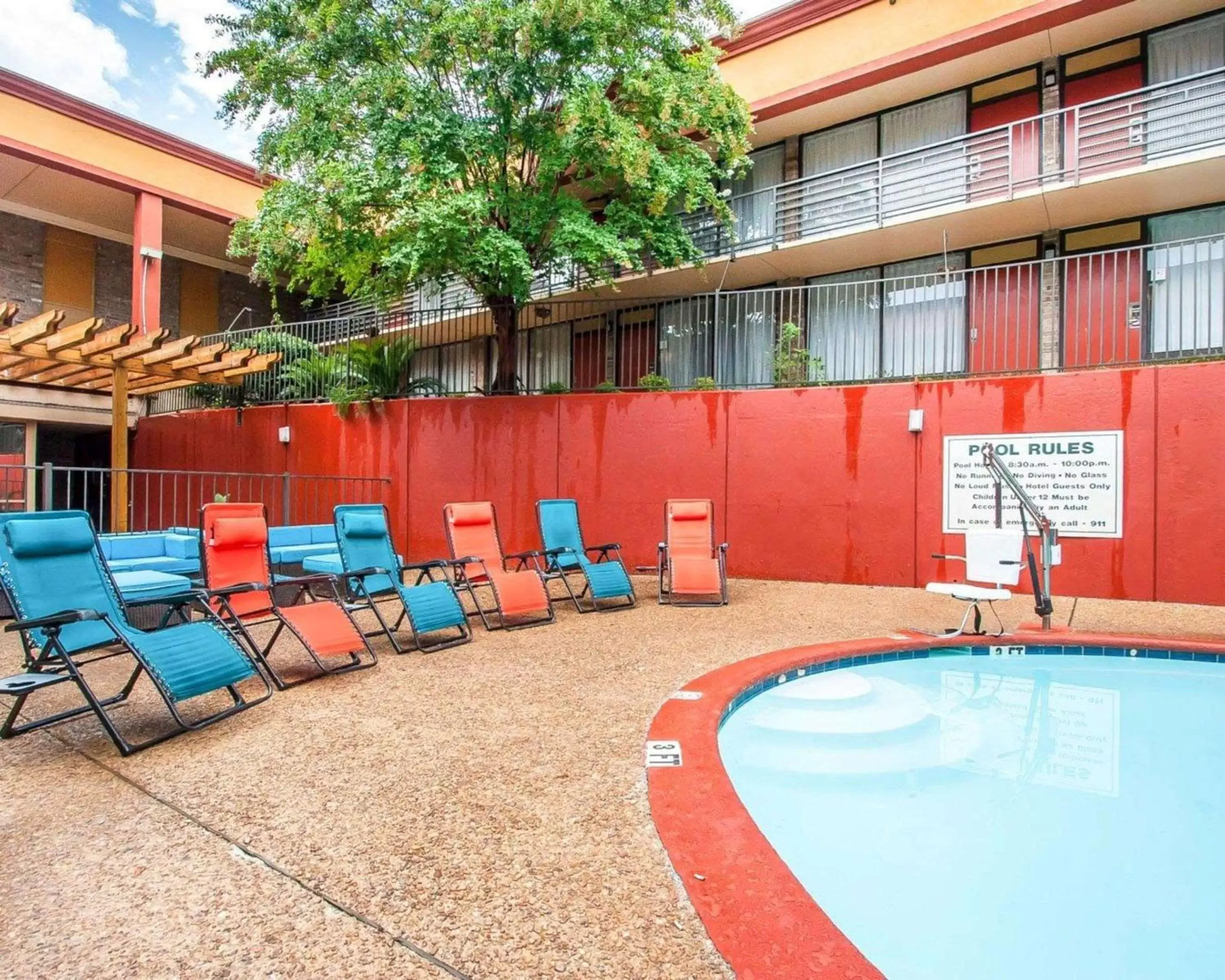 On site, Swimming Pool in Clarion Inn & Suites University Center On site, Swimming Pool in Clarion Inn & Suites University Center