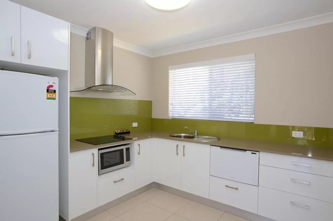 Kitchen or kitchenette, Kitchen/Kitchenette in Beachpark Apartments Coffs Harbour