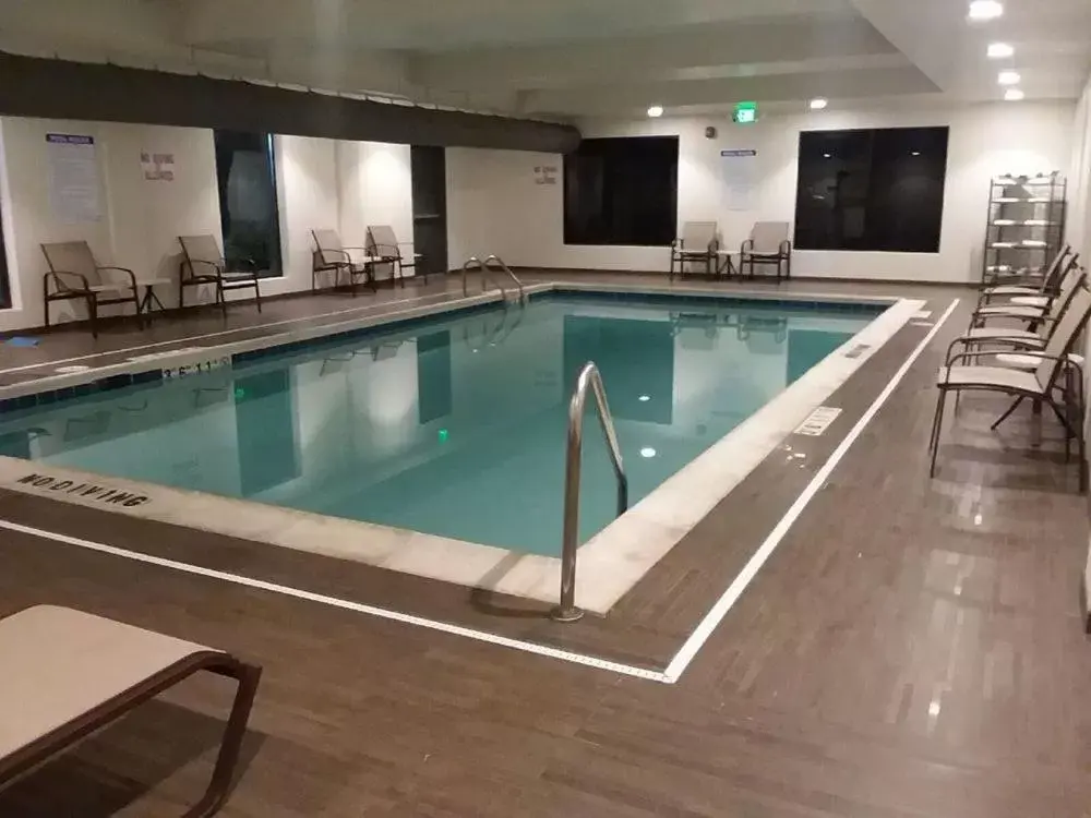 Swimming Pool in Comfort Suites Denver International Airport