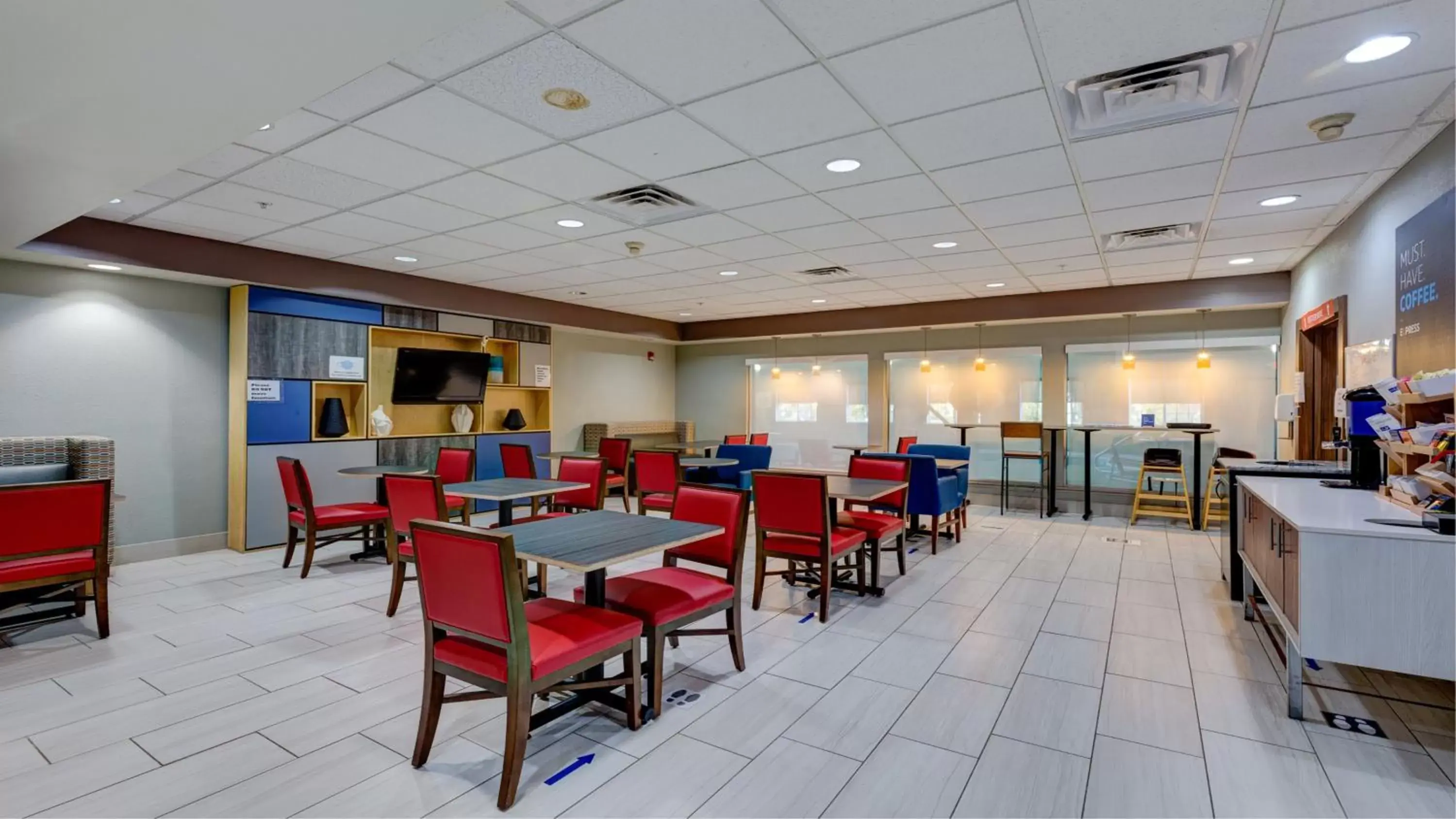 Restaurant/Places to Eat in Holiday Inn Express & Suites Ashtabula-Geneva, an IHG Hotel