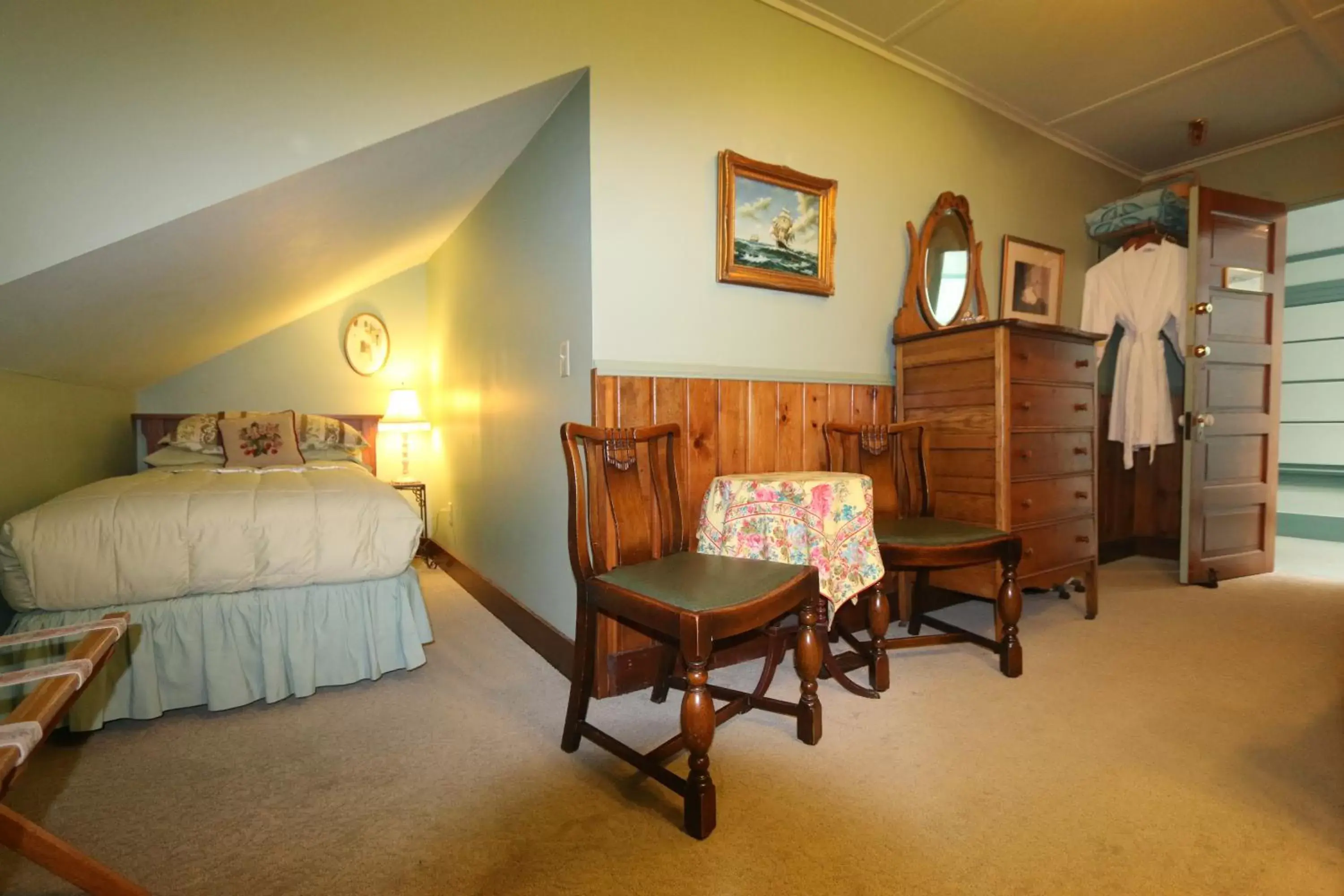 Photo of the whole room in Kangaroo House Bed & Breakfast