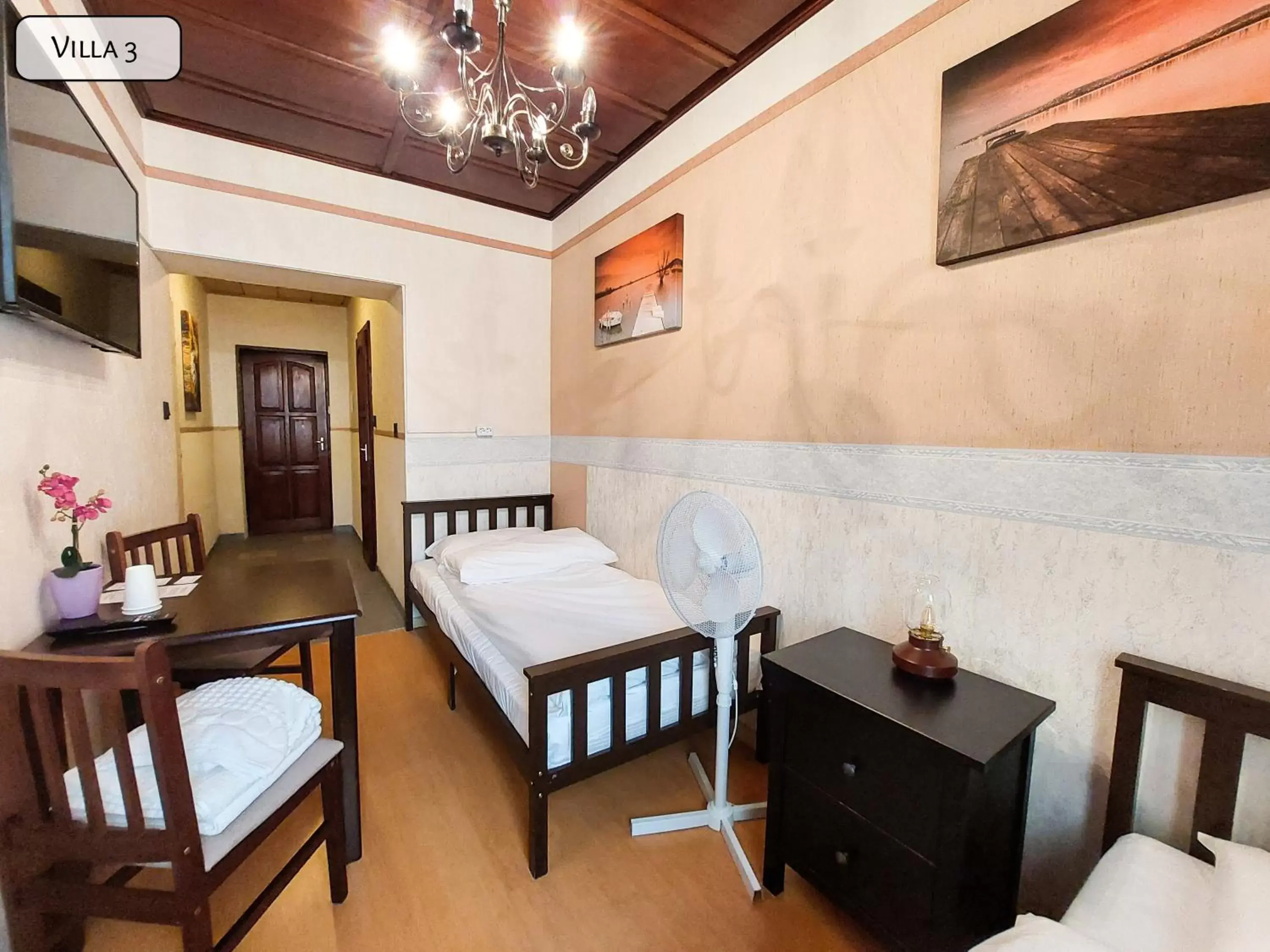 Budget Twin Room in Gosztonyi Villa Budget Twin Room in Gosztonyi Villa