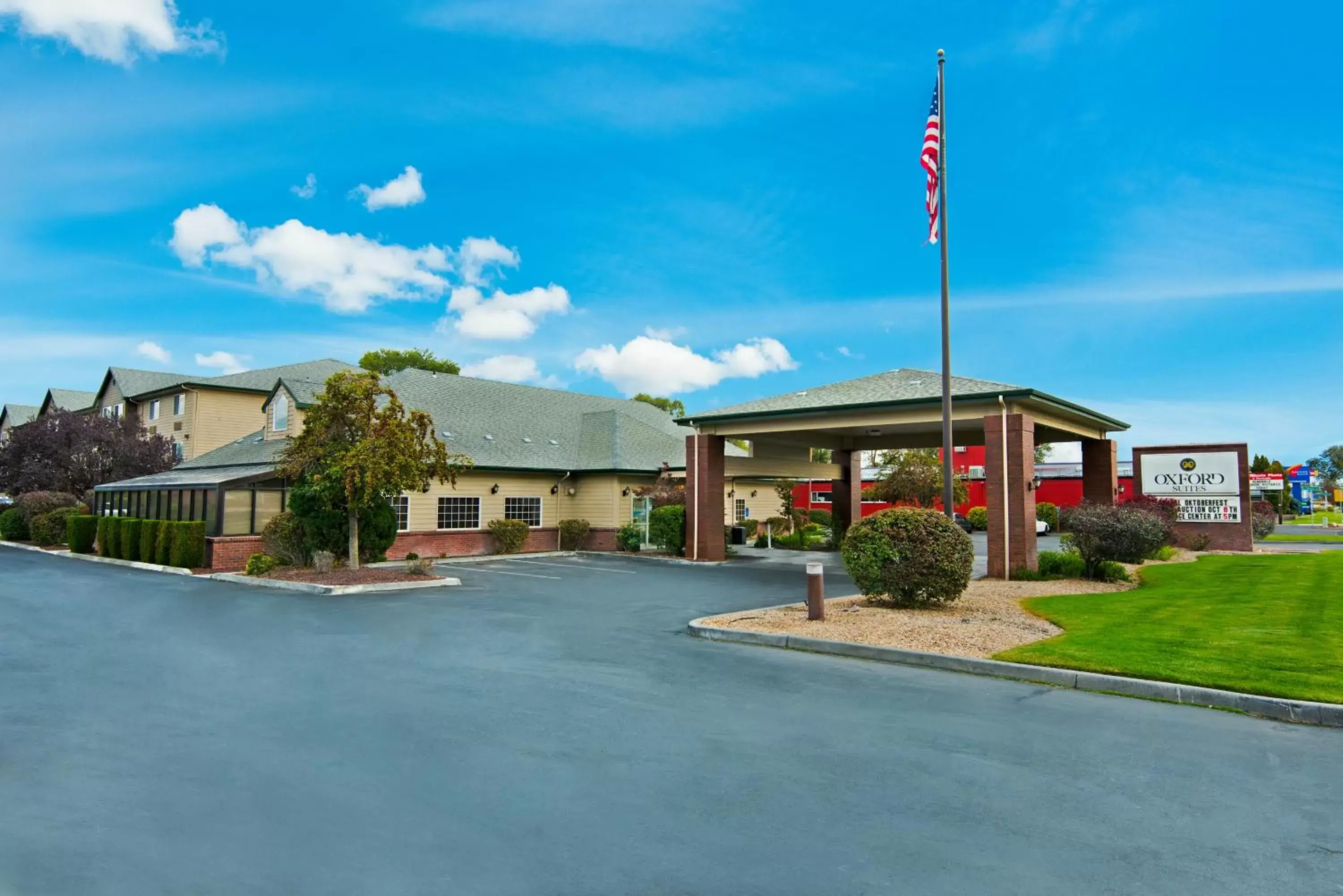 Facade/entrance, Property Building in Oxford Suites Hermiston