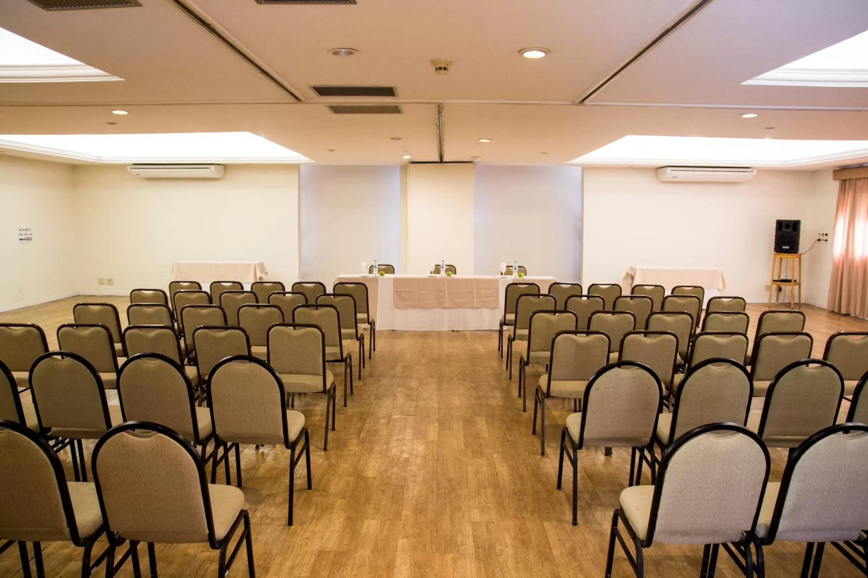 Meeting/conference room in Carlton Plaza Baobá