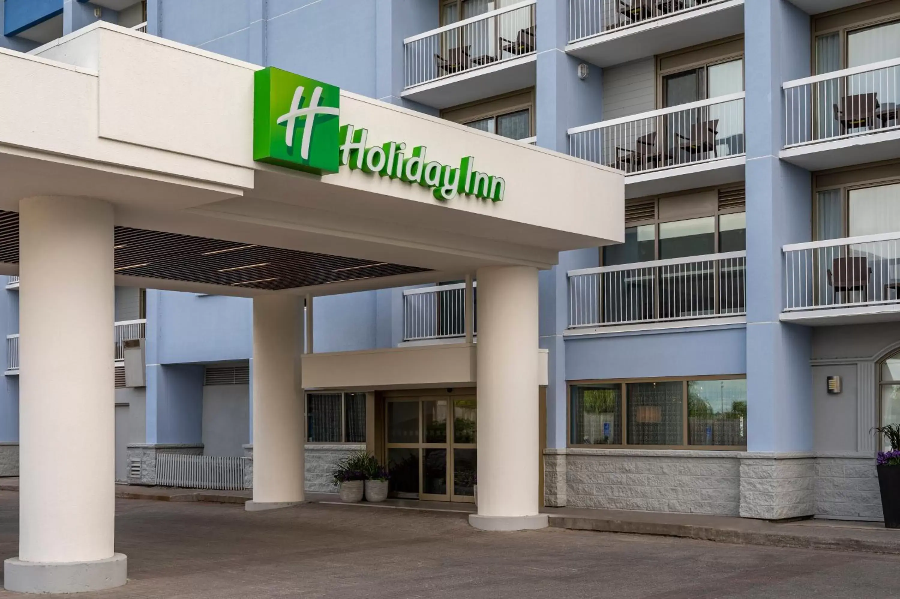 Property Building in Holiday Inn Kingston - Waterfront, an IHG Hotel