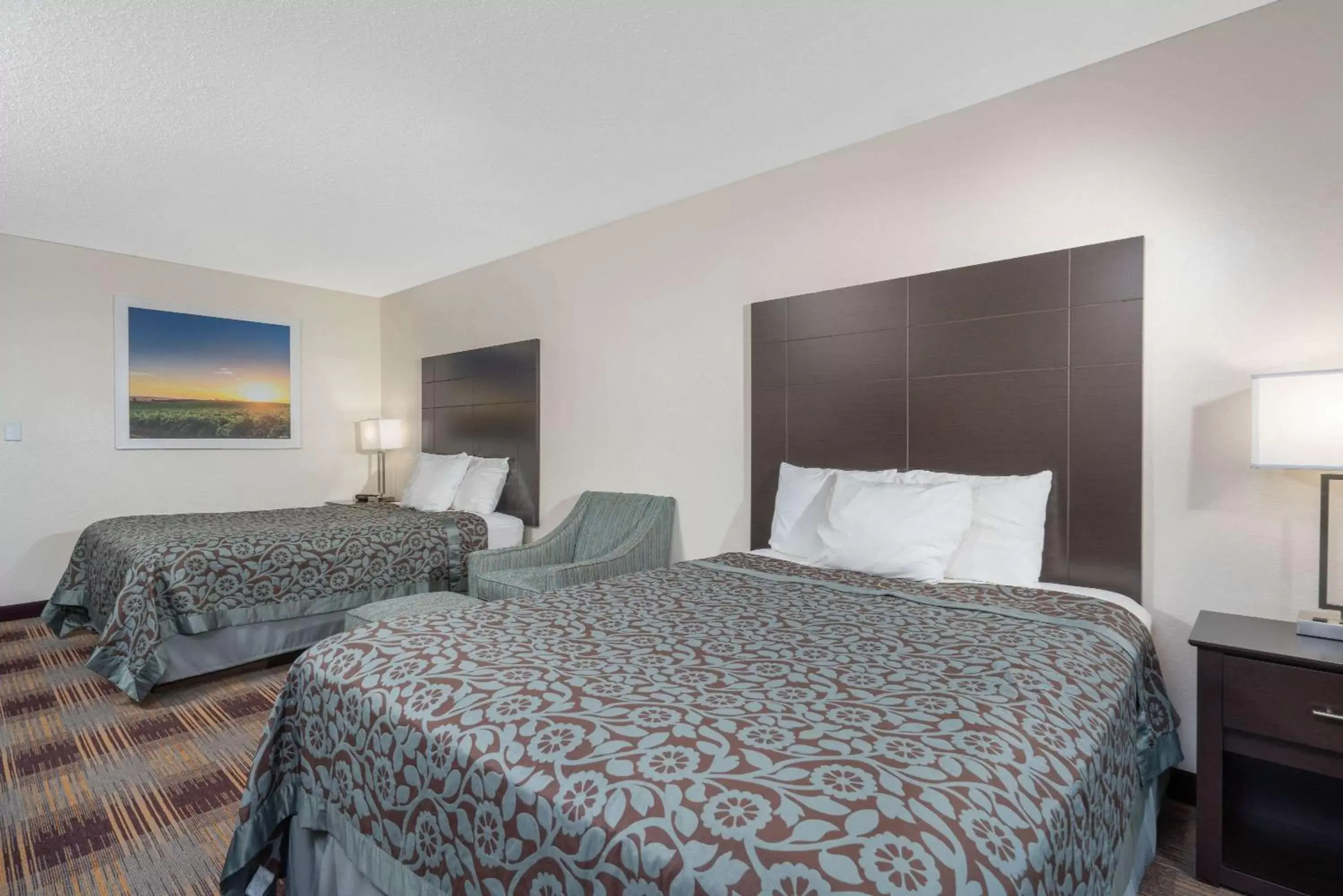 Photo of the whole room, Bed in Days Inn by Wyndham Faribault