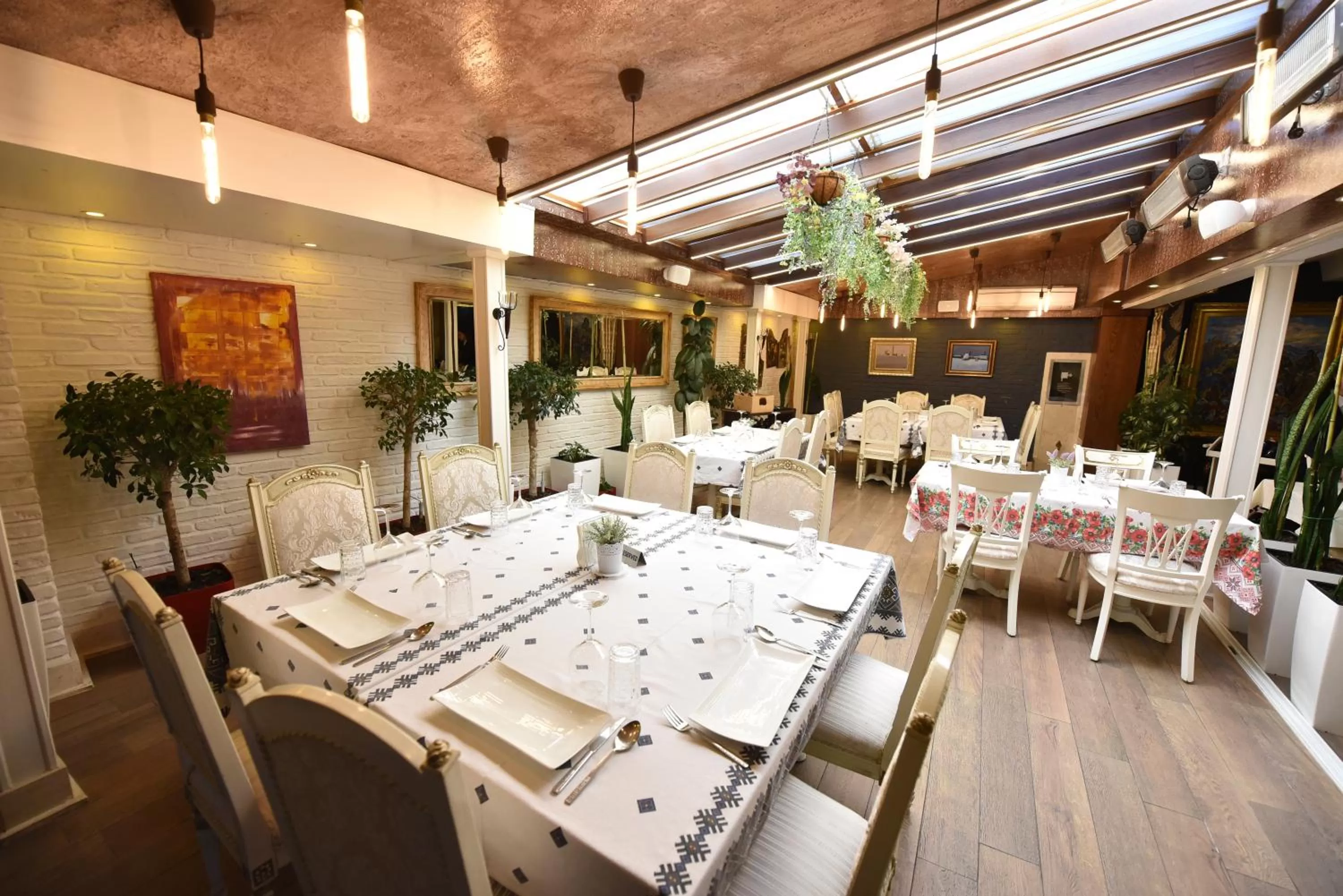 Restaurant/places to eat in Hotel Hymeti's Palace