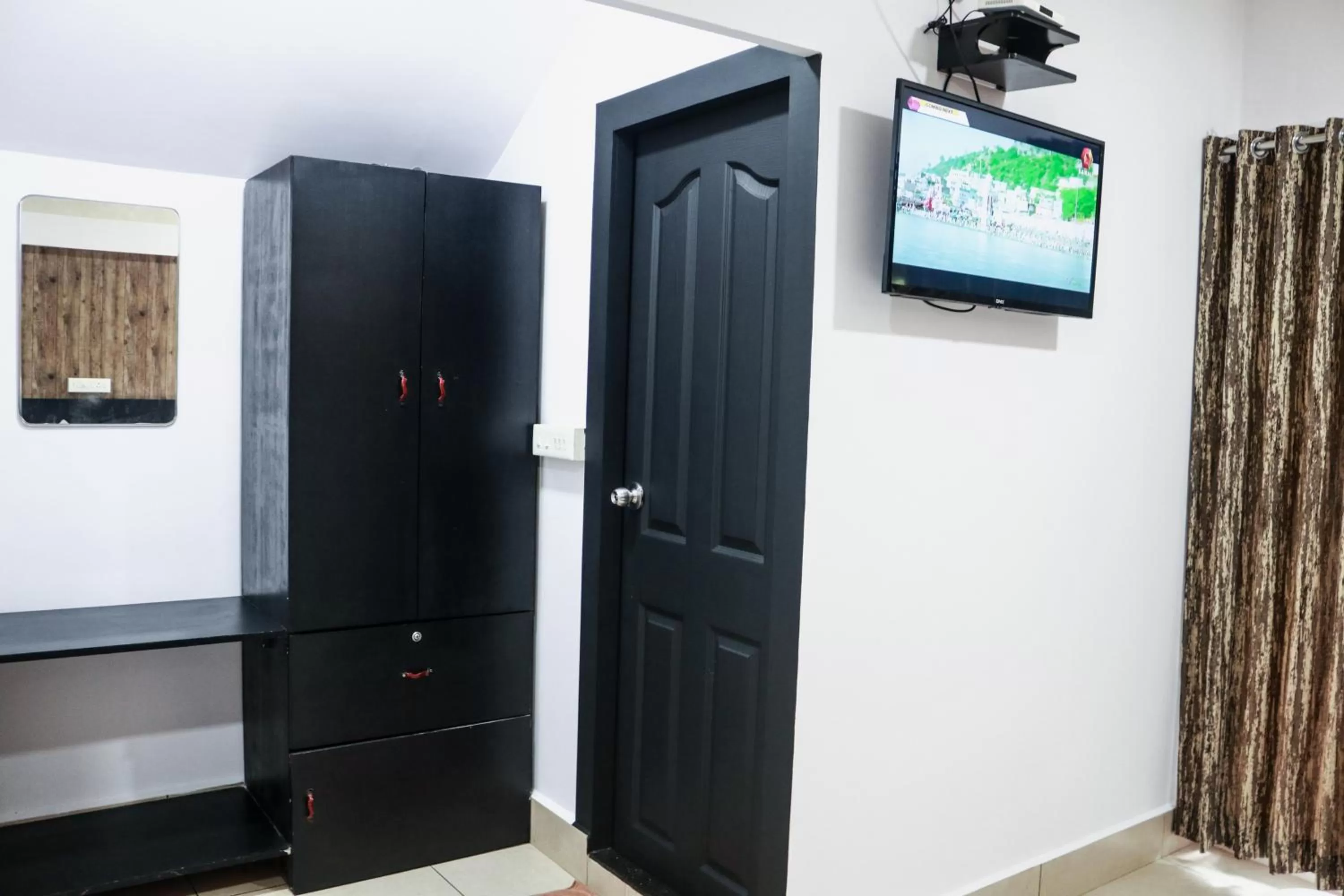 TV and multimedia, TV/Entertainment Center in Edens Munnar