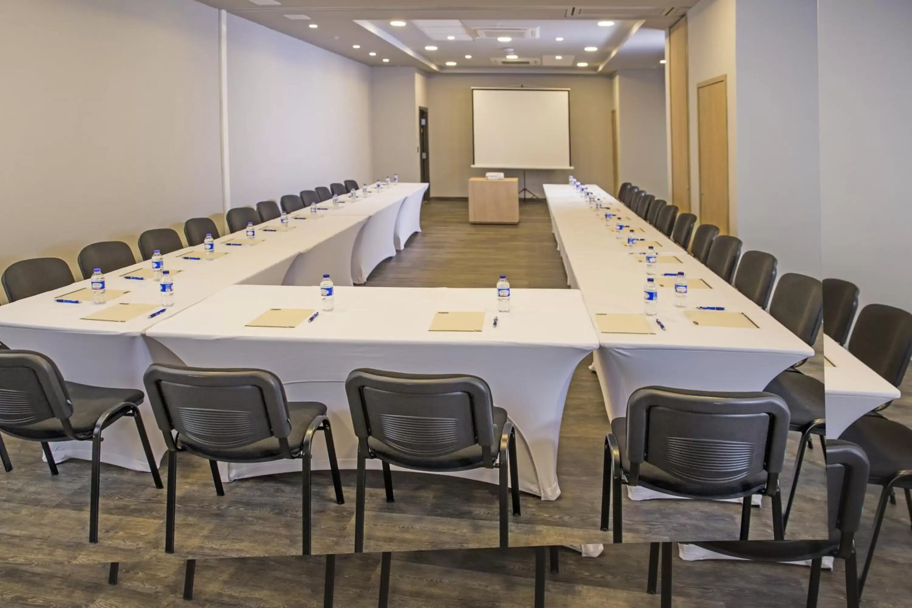 Meeting/conference room in City Express Plus by Marriott Medellín Colombia