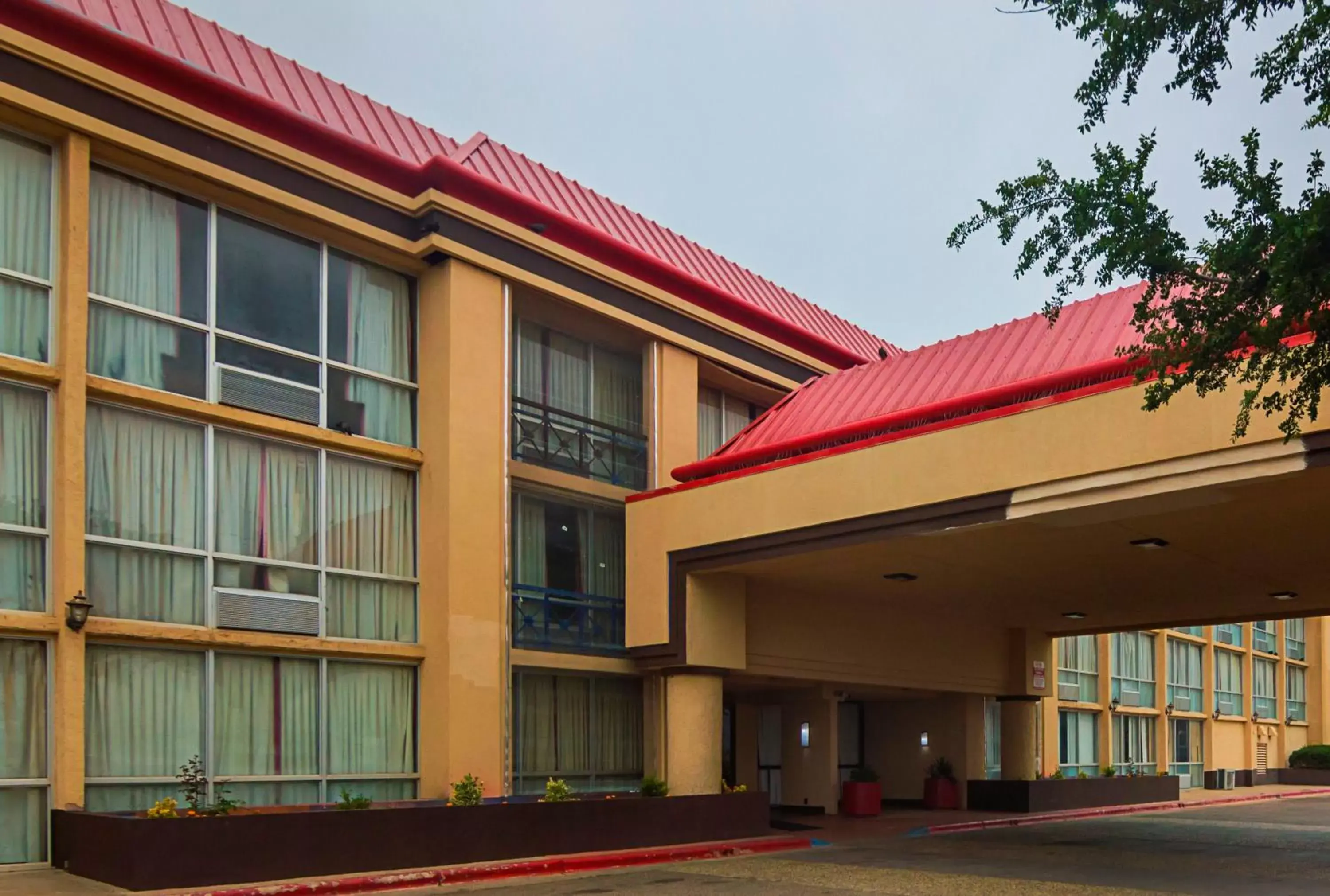 Property building, Facade/Entrance in Red Roof Inn & Conference Center Lubbock