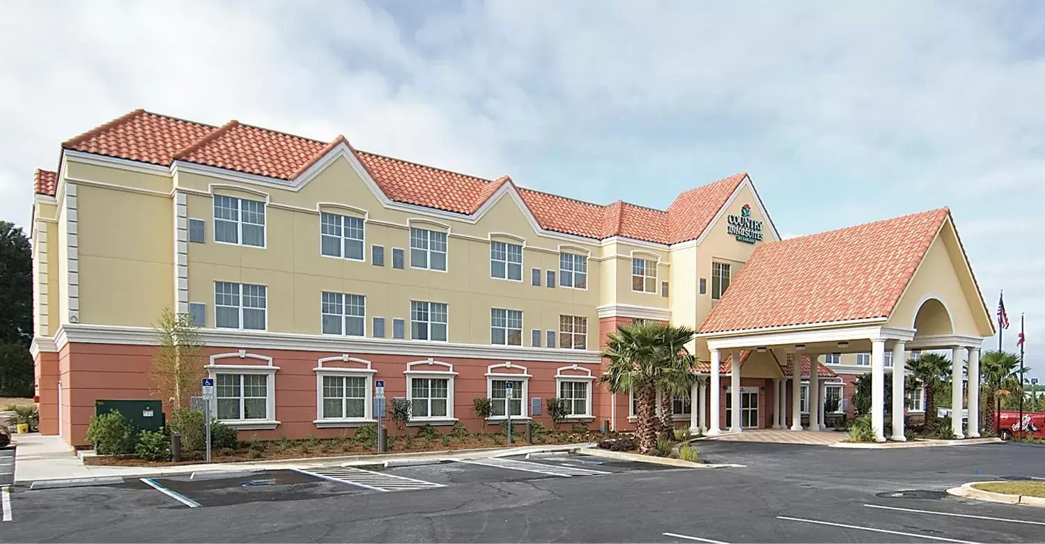 Facade/entrance, Property Building in Country Inn & Suites by Radisson, Crestview, FL