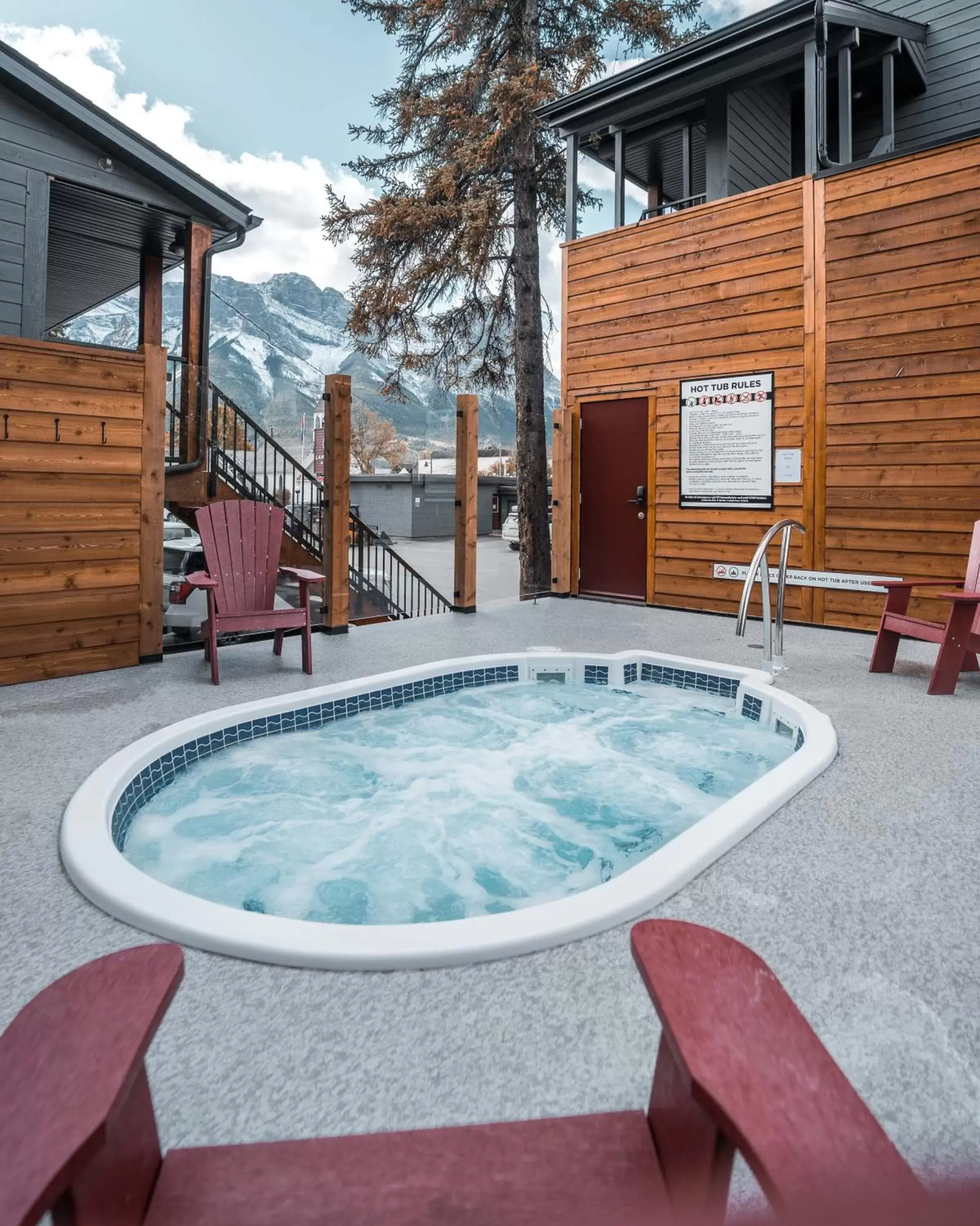 Hot Tub, Swimming Pool in Lamphouse By Basecamp
