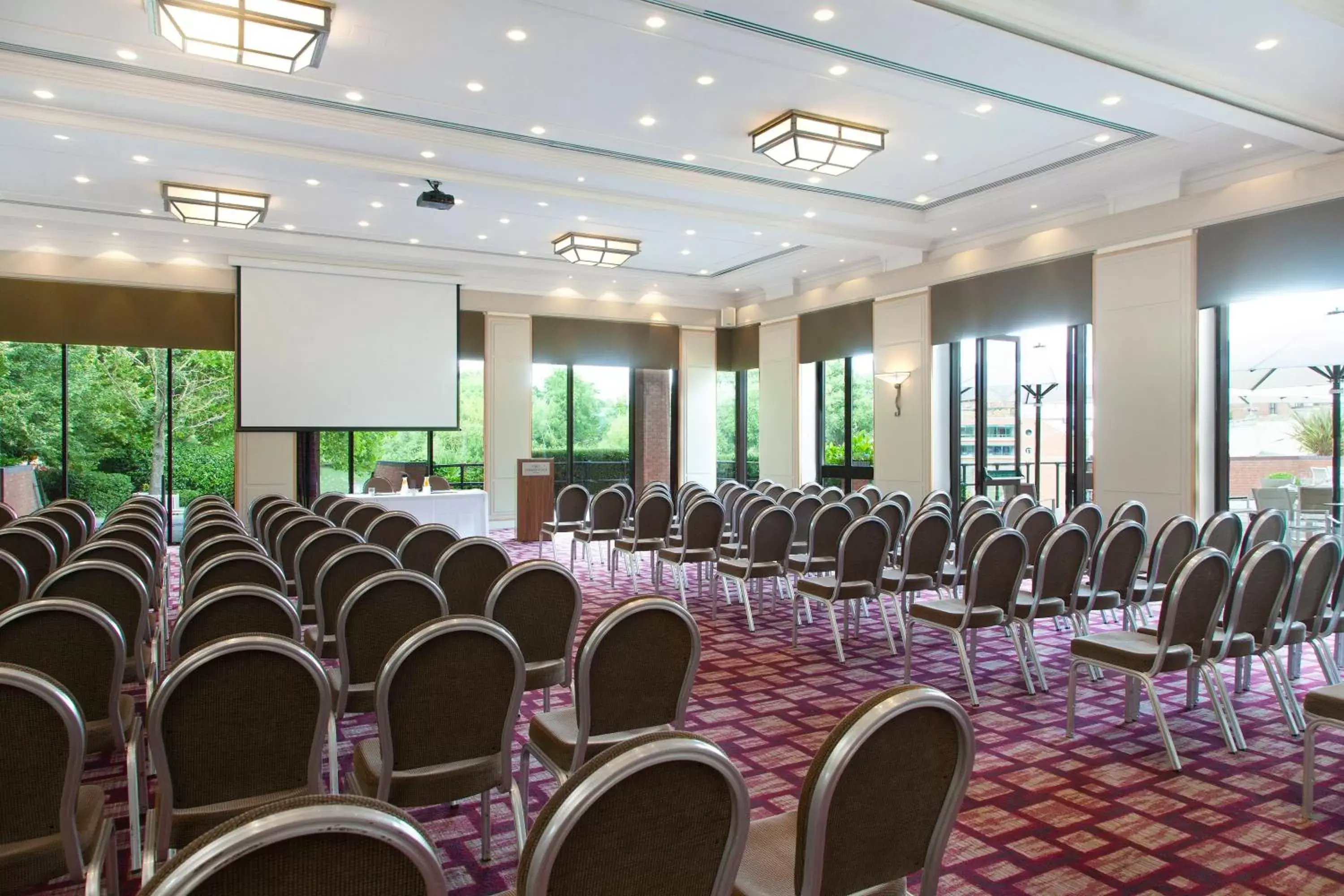 Meeting/conference room in Crowne Plaza Reading