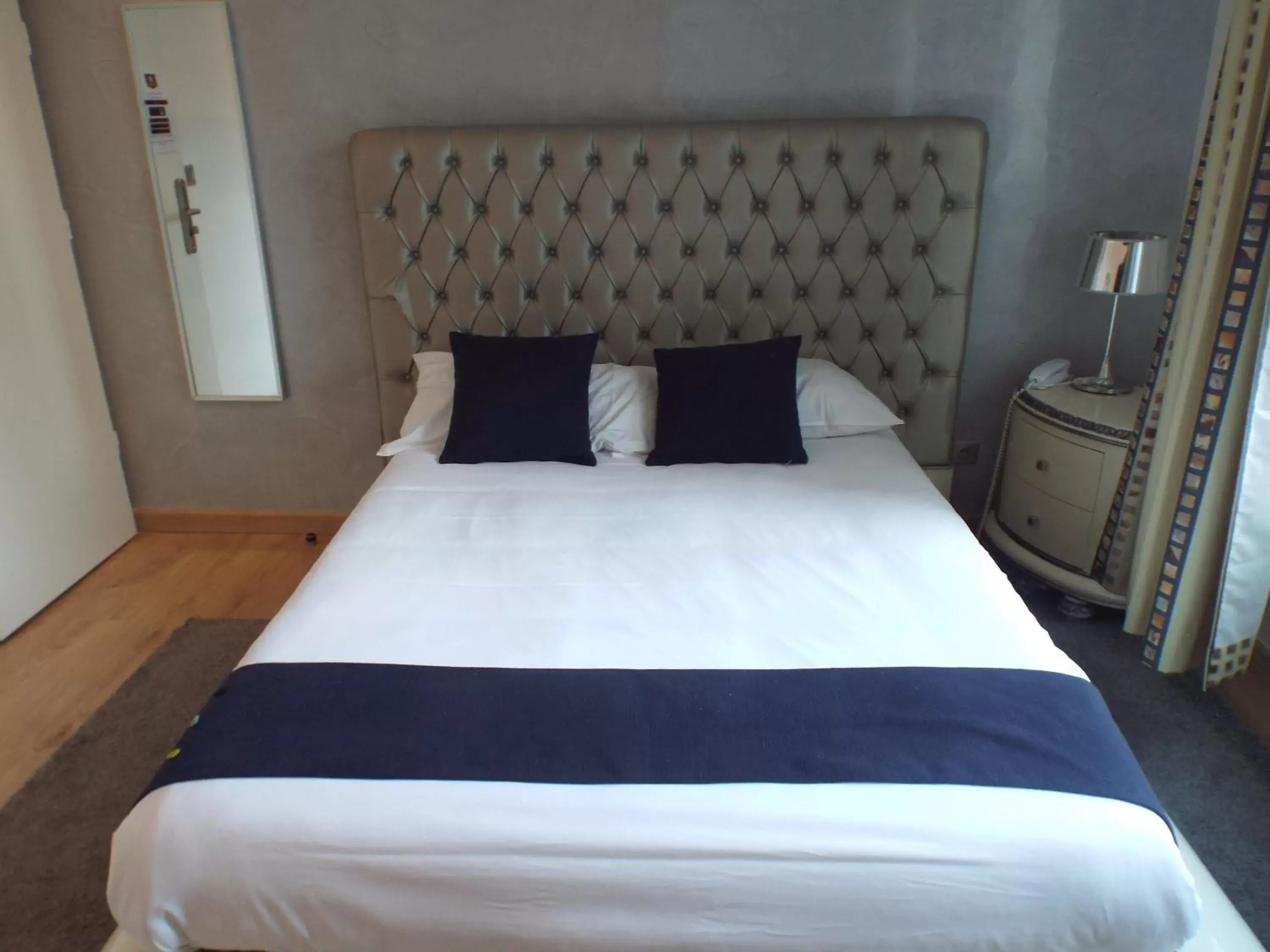 Bed in Hôtel Saint Martin
