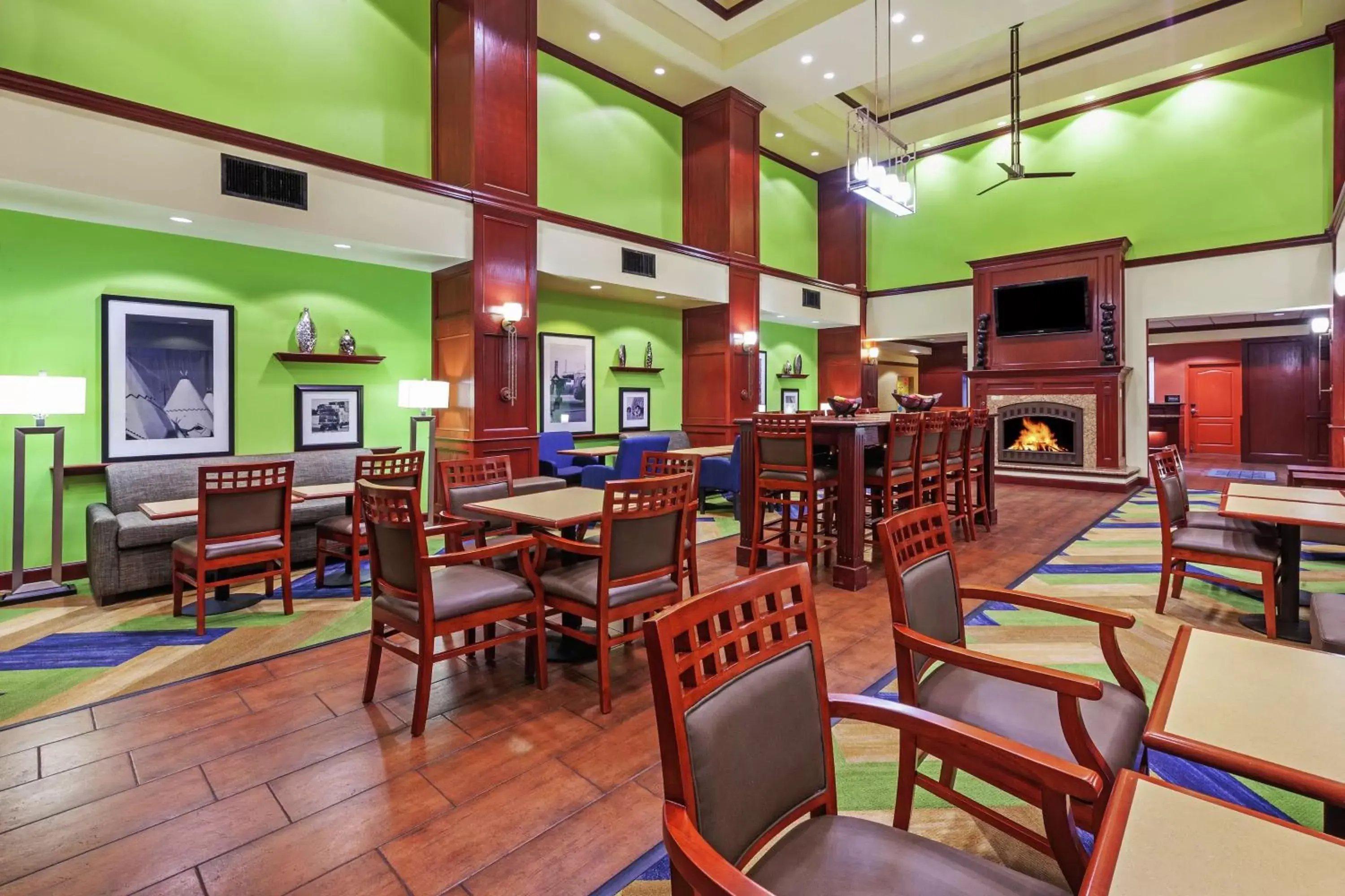 Lobby or reception, Restaurant/Places to Eat in Hampton Inn & Suites Owasso