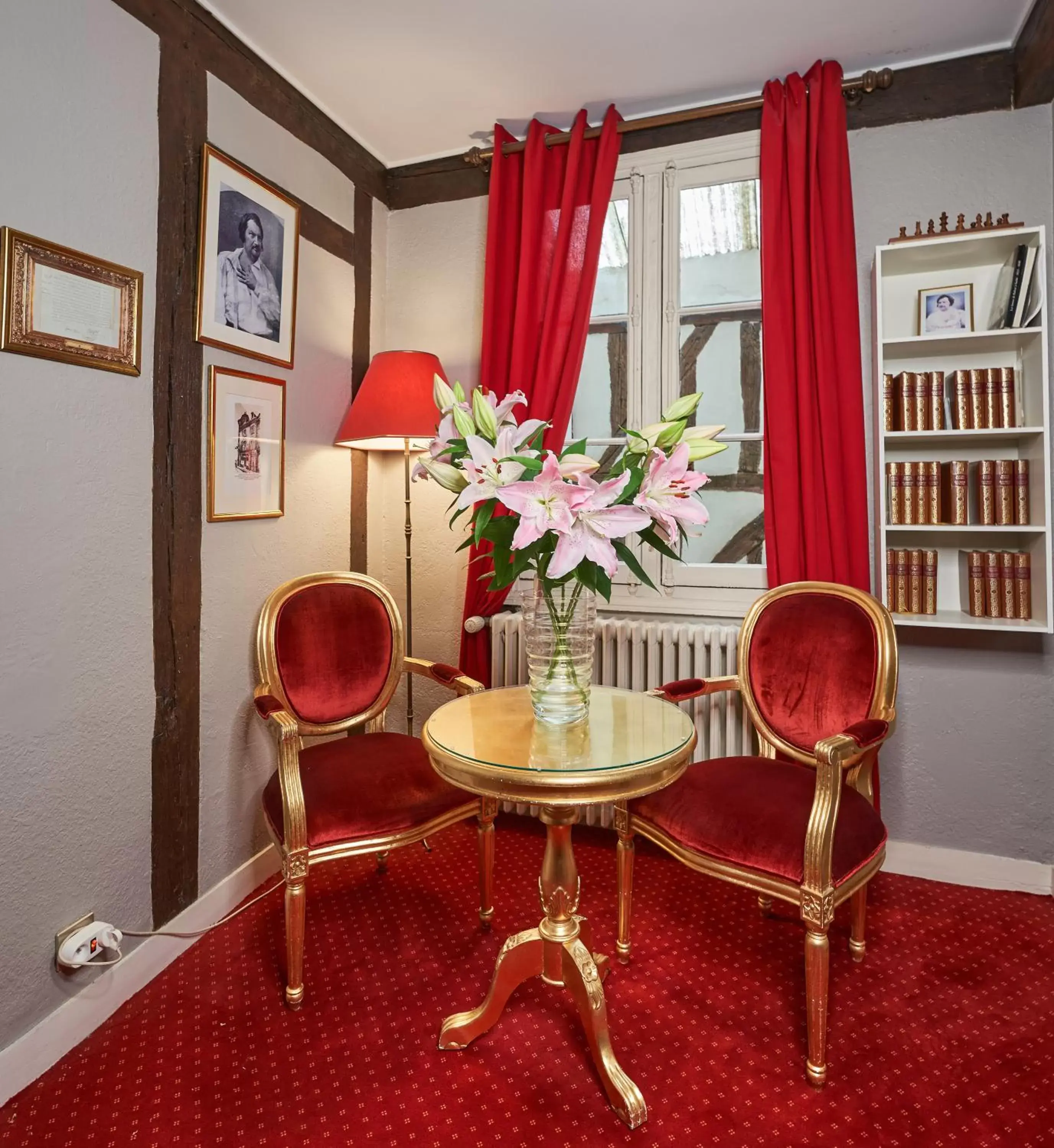 Seating Area in LOGIS Hôtel Du Théâtre