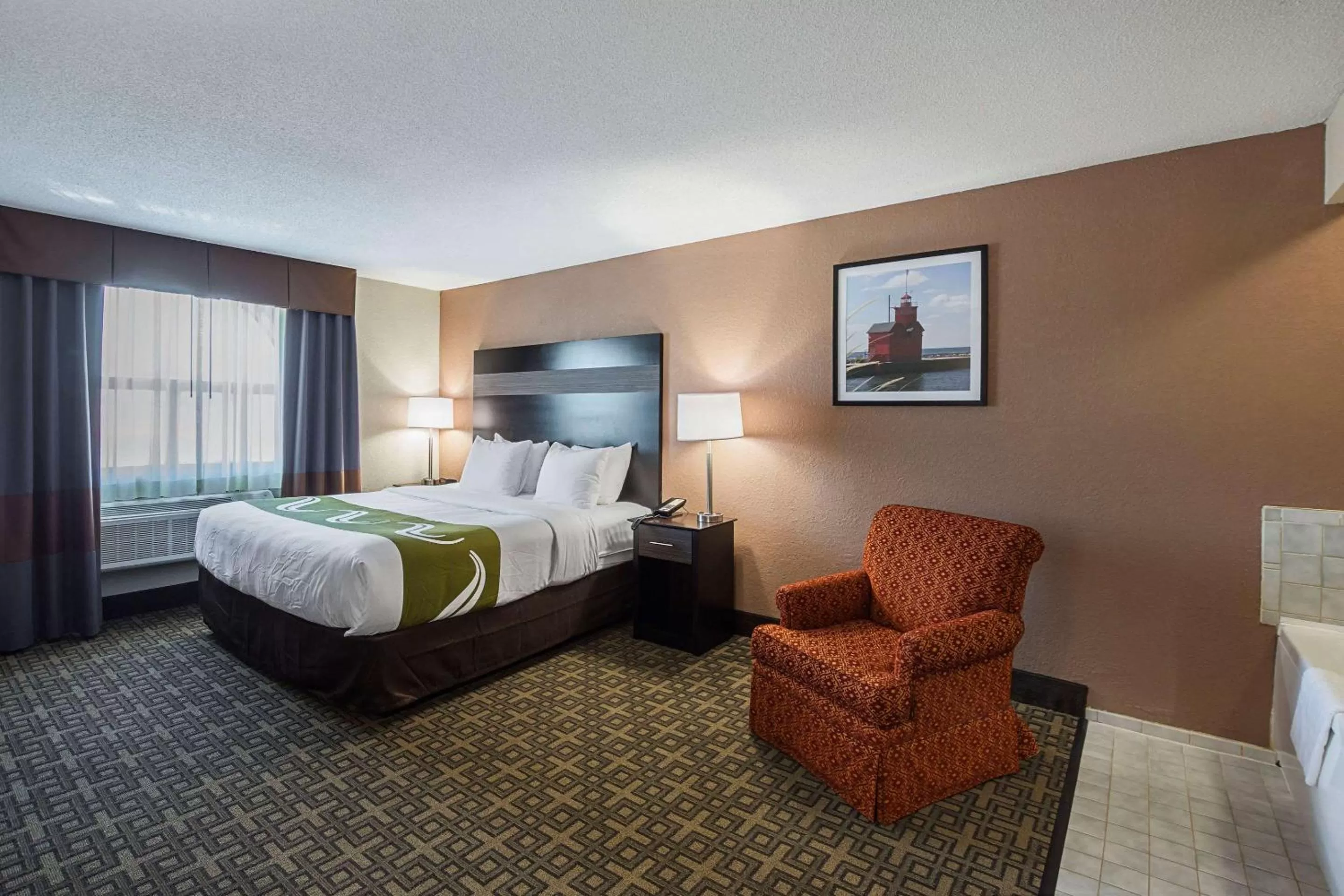 Photo of the whole room, Bed in Quality Inn & Suites Holland